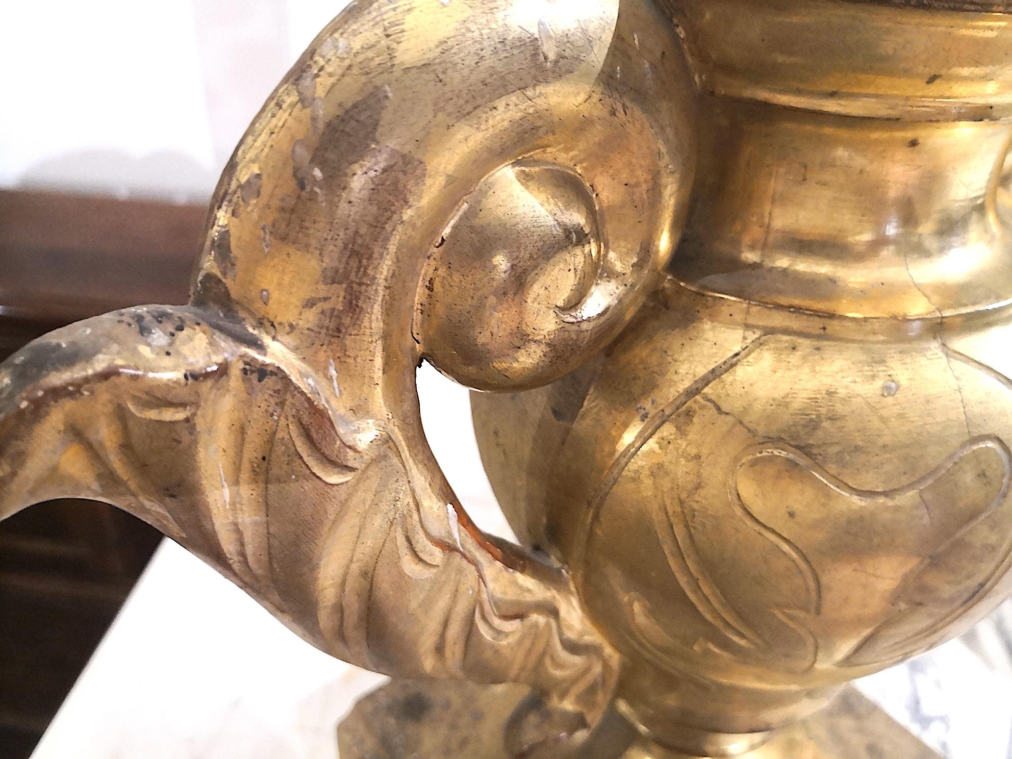 Sculpté Paire de porte-palmettes en bois doré pour autel d'église:: Italie:: 18ème siècle