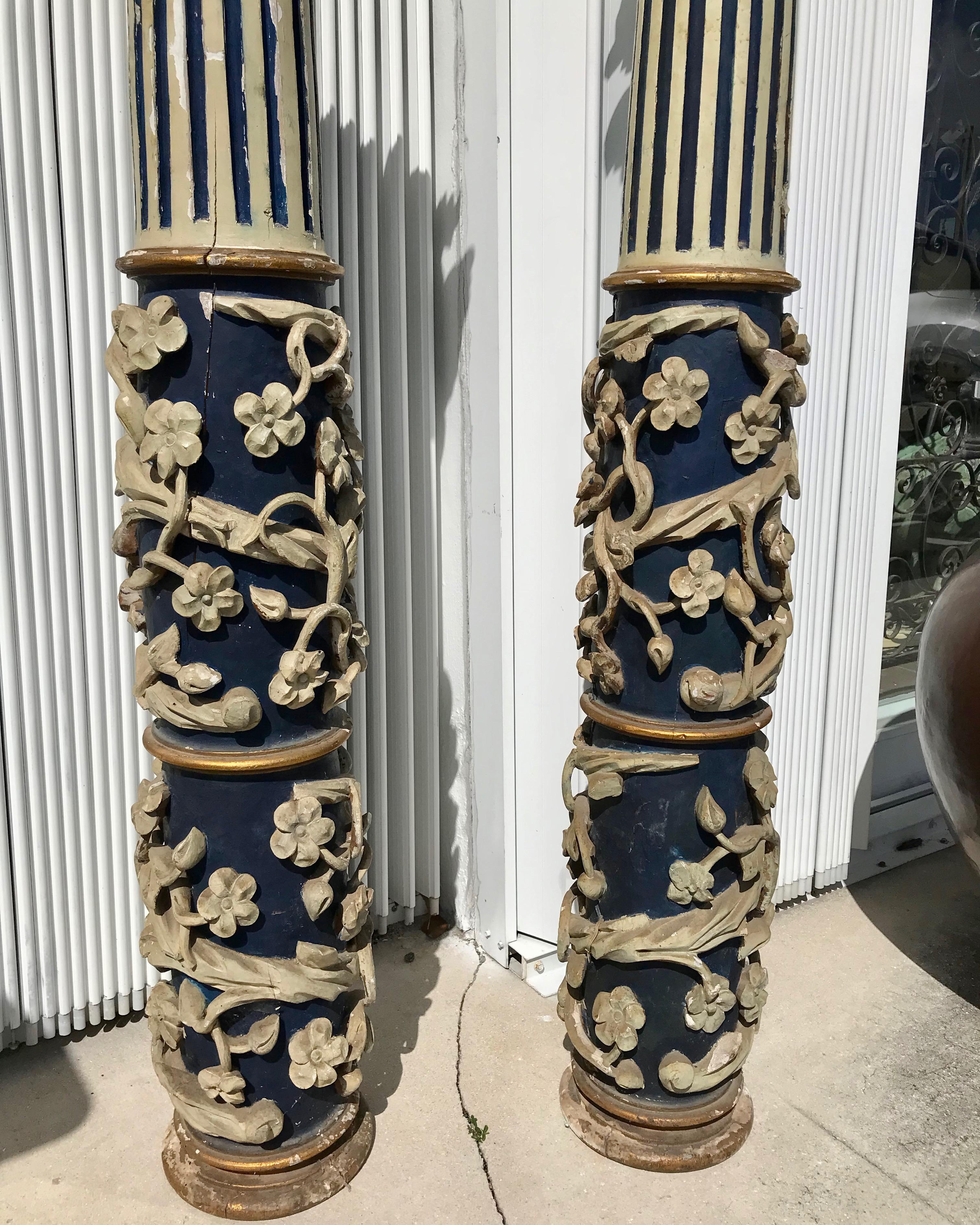Wood Pair of 18TH Century Italian Columns For Sale