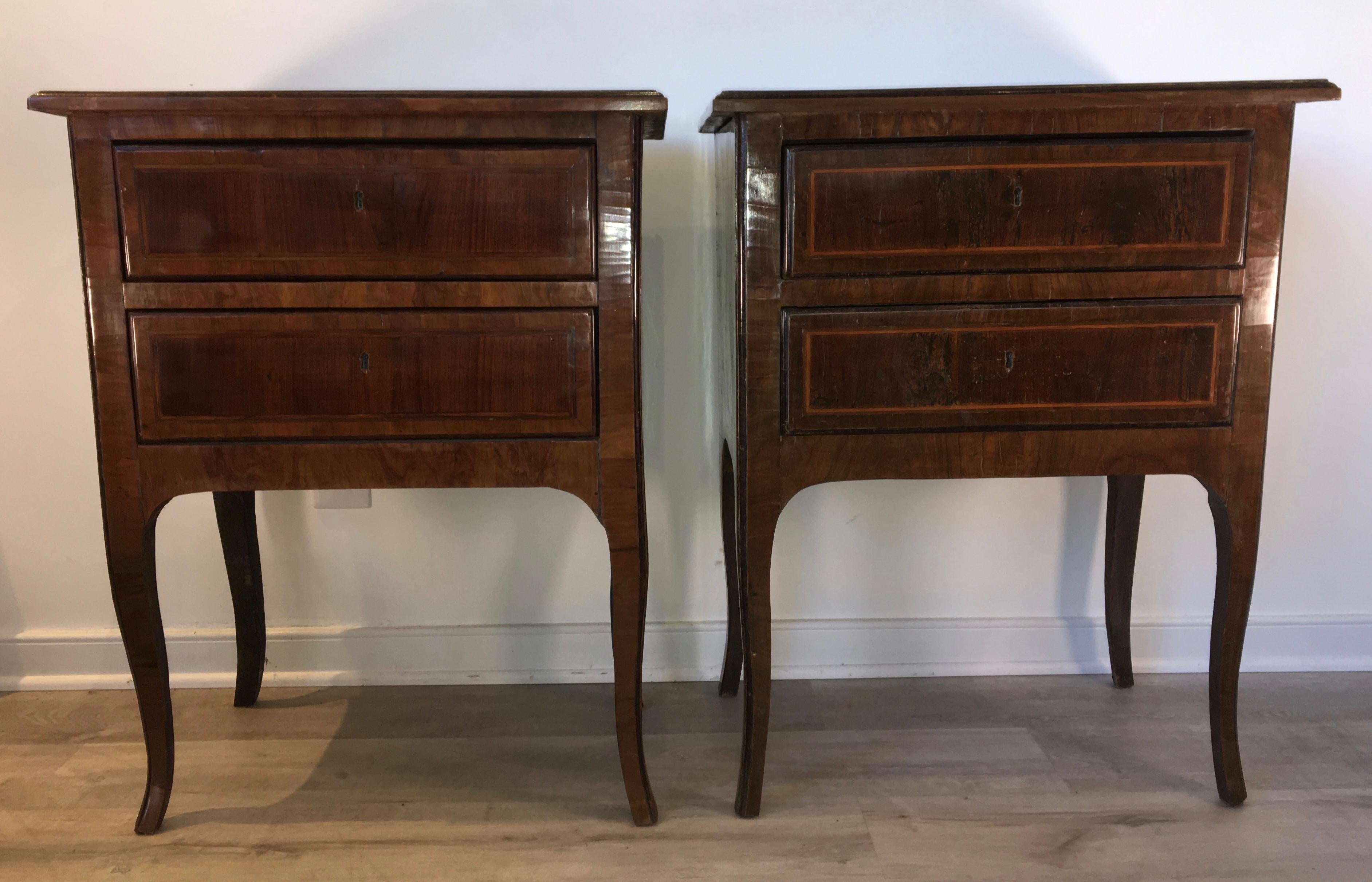 Pair of elegant 18th century Italian Commodinis, circa 1770. Kingwood parquety and other exotic woods, two drawers over a shaped skirt on cabriole legs. These stands or 