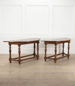 Zwei italienische Demi Lune-Konsolentische aus dem 18.