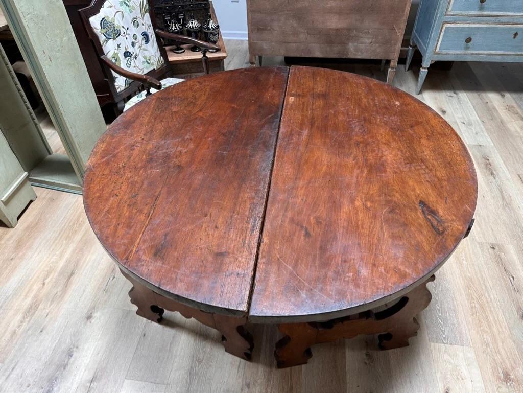 Pair of 18th Century Italian Demi-Lune Tables to Form One Round Table For Sale 2