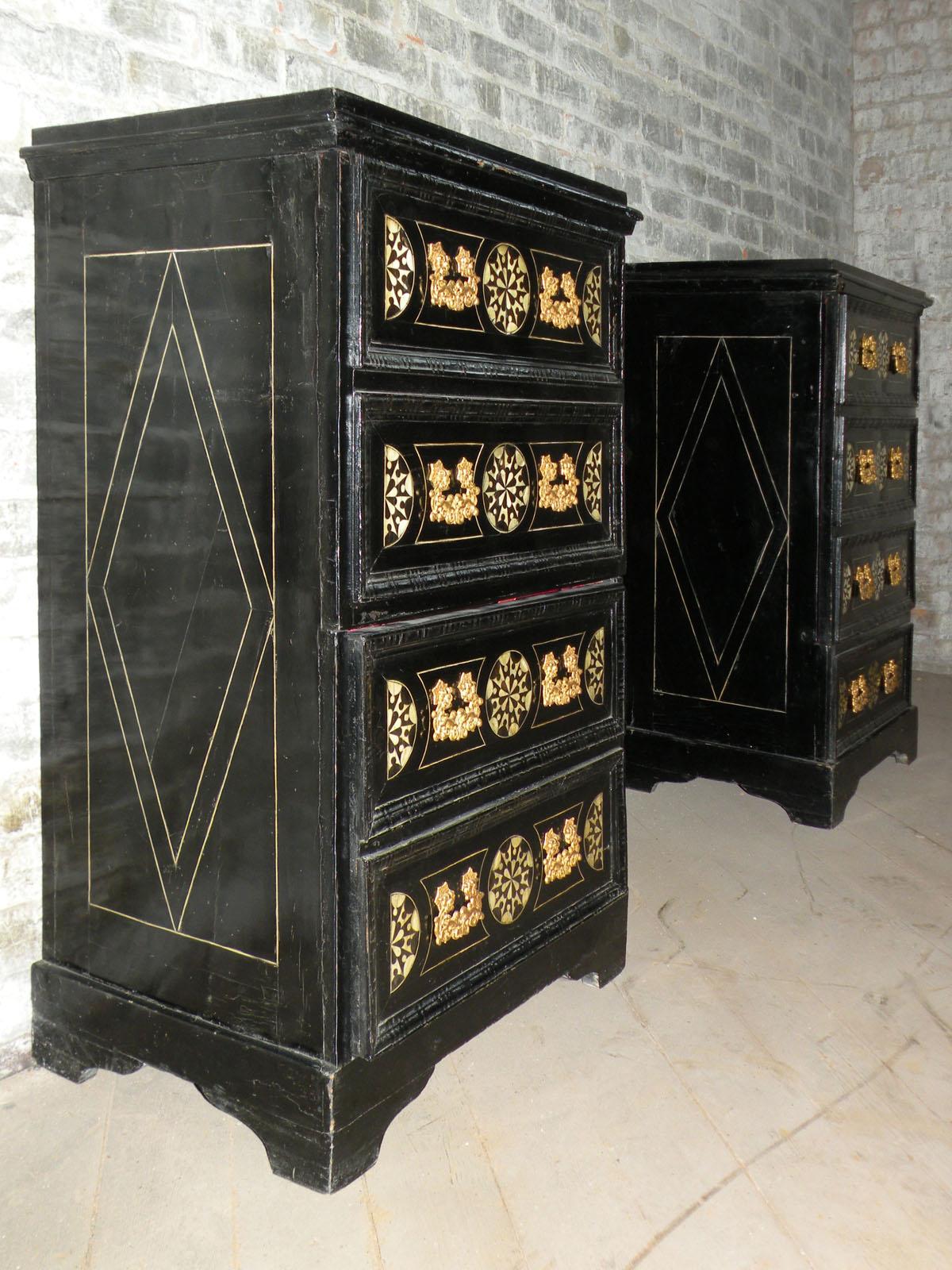 Pair of 18th Century Italian Ebonized and Inlaid Comodini or Nightstands In Good Condition In Troy, NY
