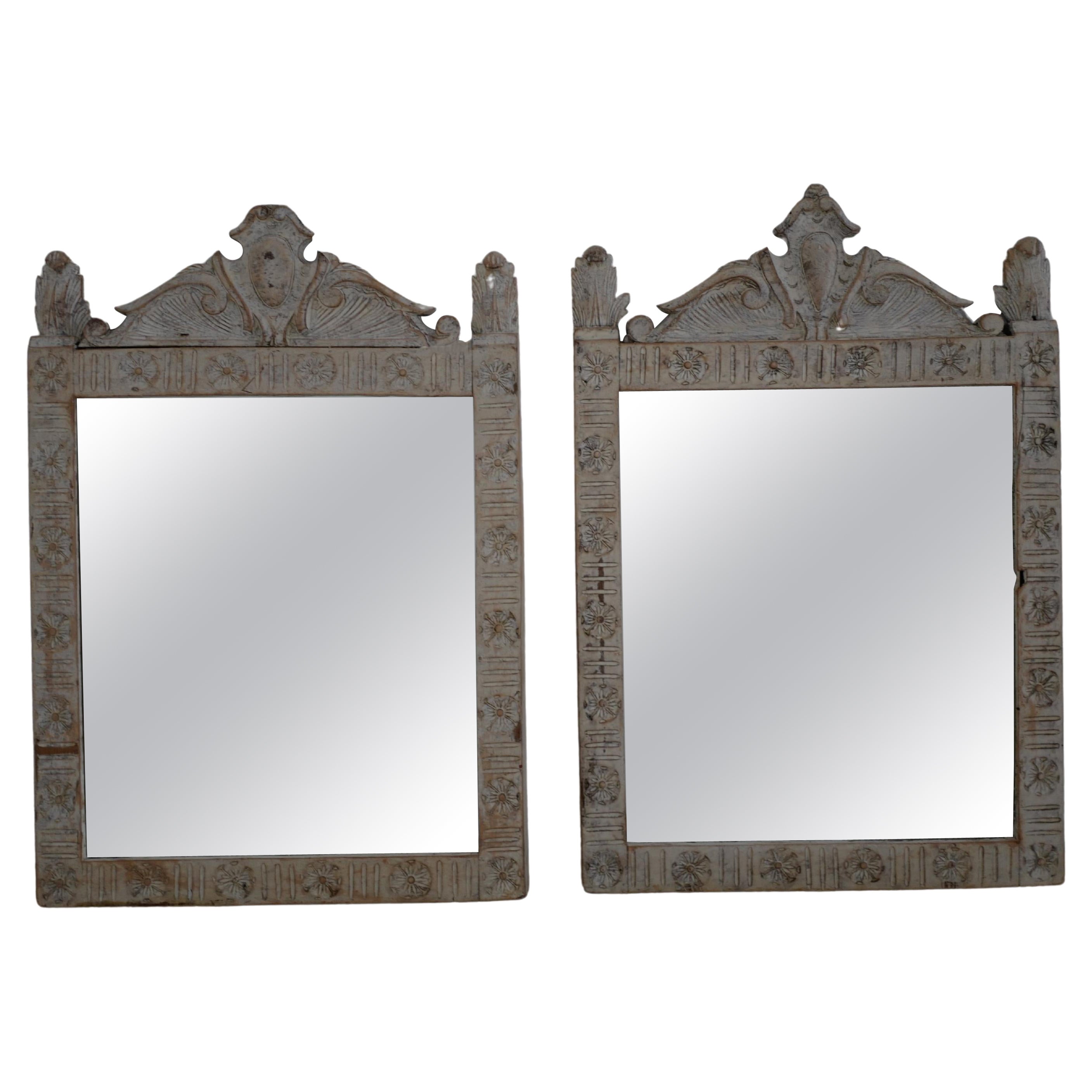 Paire de miroirs italiens de Firenze du 18ème siècle en bois doré peint en vente
