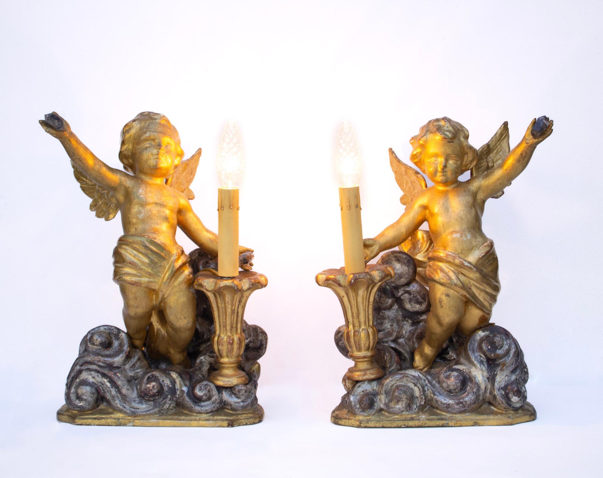 Paire de lampes d'ange italiennes du 18ème siècle, dorées et sculptées à la main sur nuages argentés en vente 4