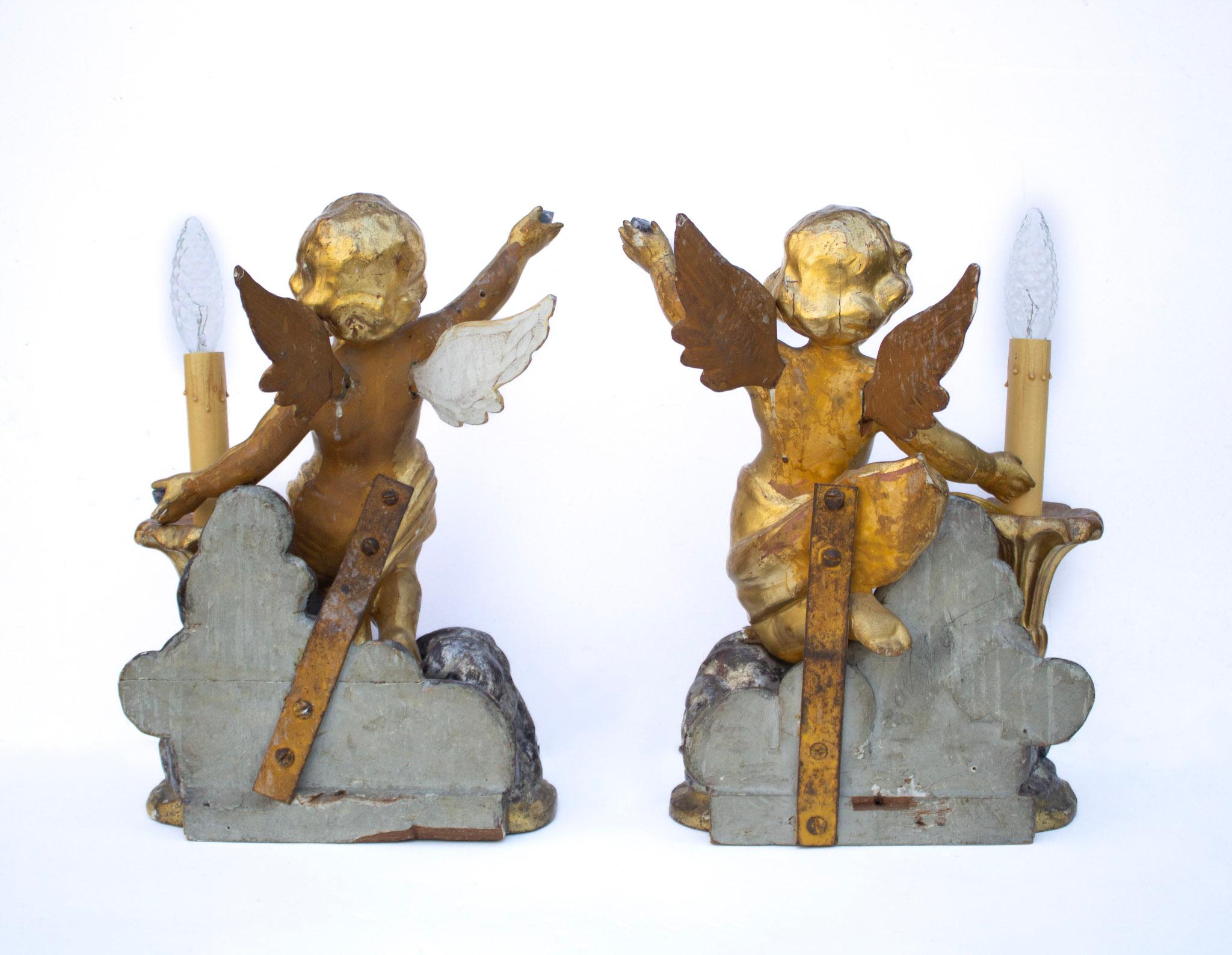 Paire de lampes d'ange italiennes du 18ème siècle, dorées et sculptées à la main sur nuages argentés en vente 9