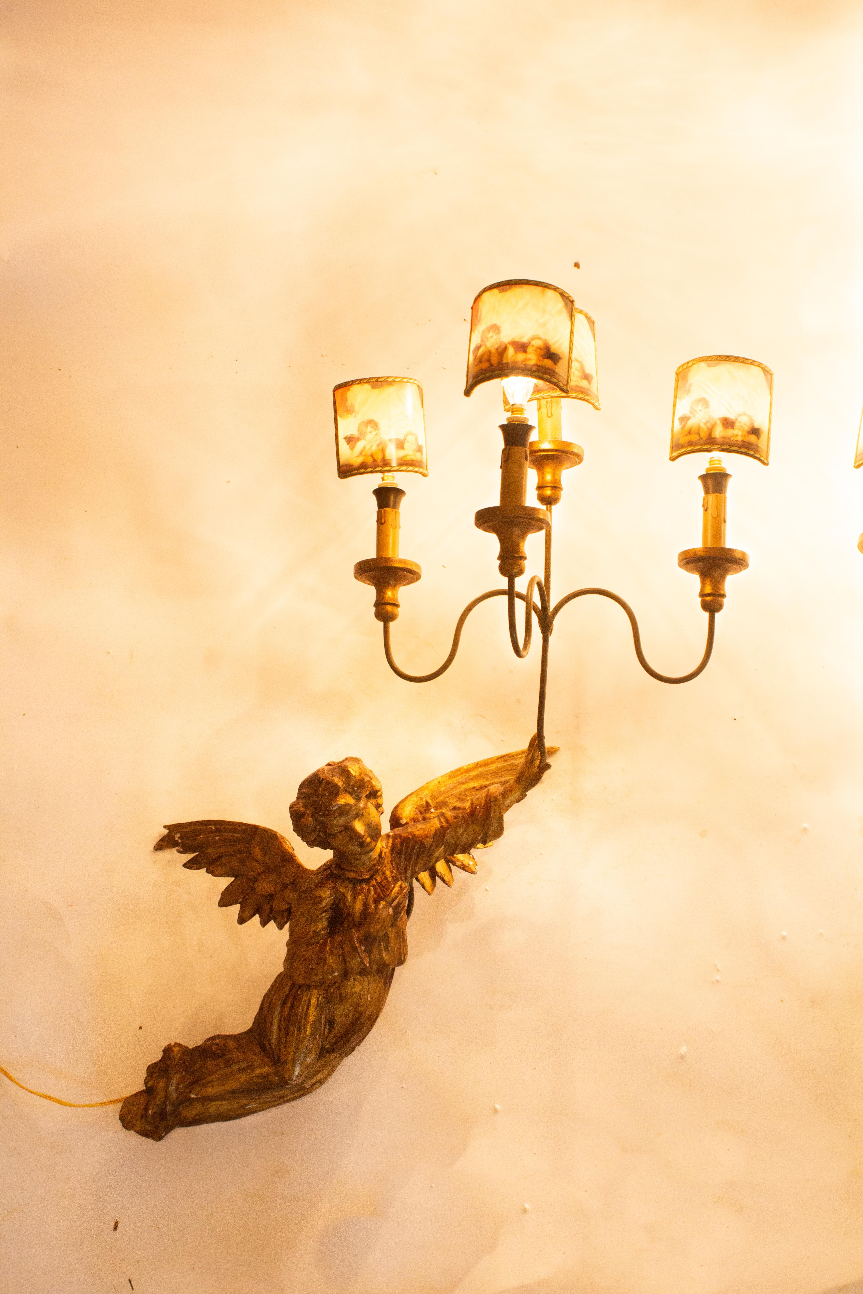 Paire d'appliques anges italiennes du XVIIIe siècle, dorées et sculptées à la main en vente 4