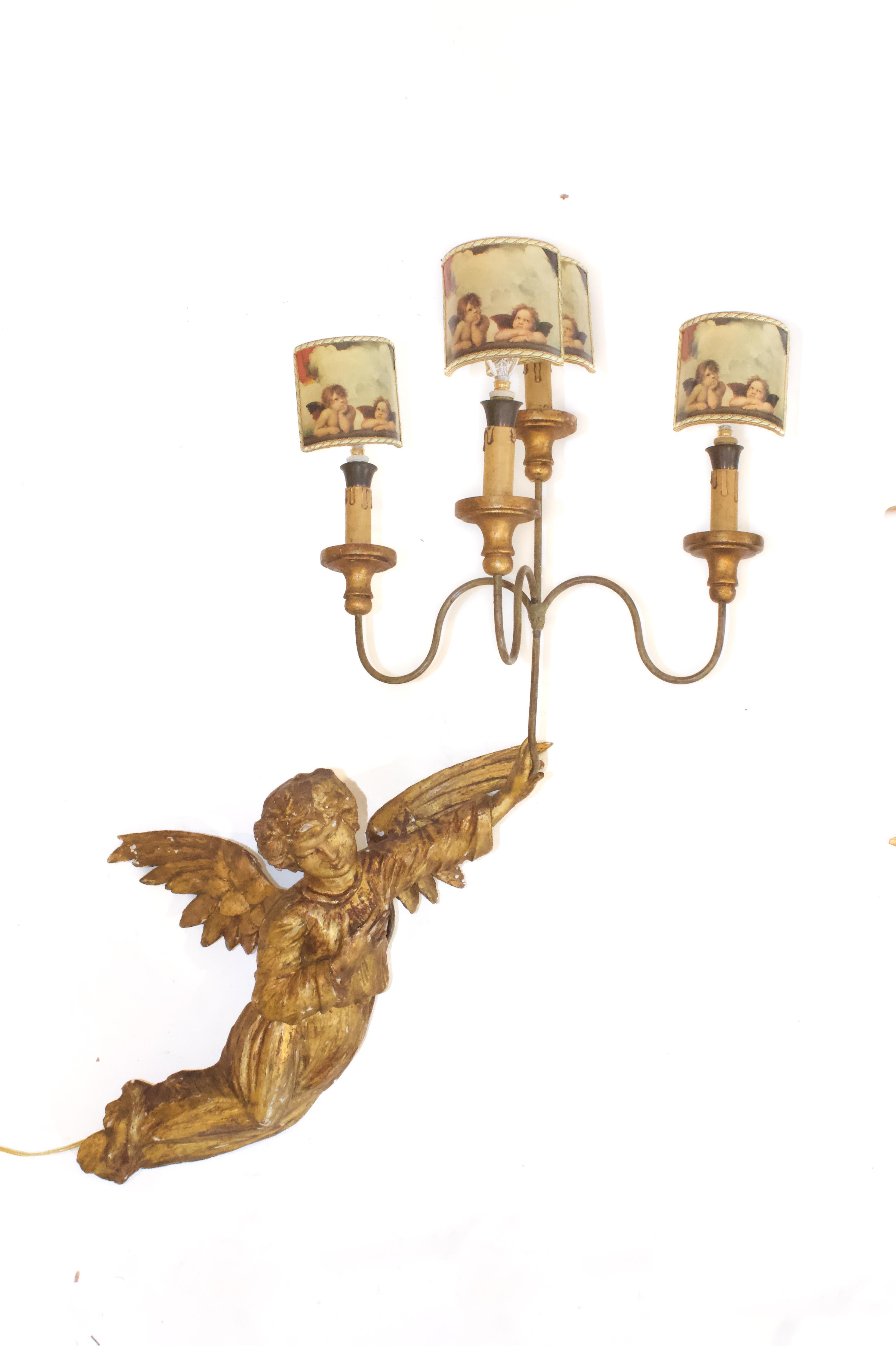Paire d'appliques anges italiennes du XVIIIe siècle, dorées et sculptées à la main en vente 5