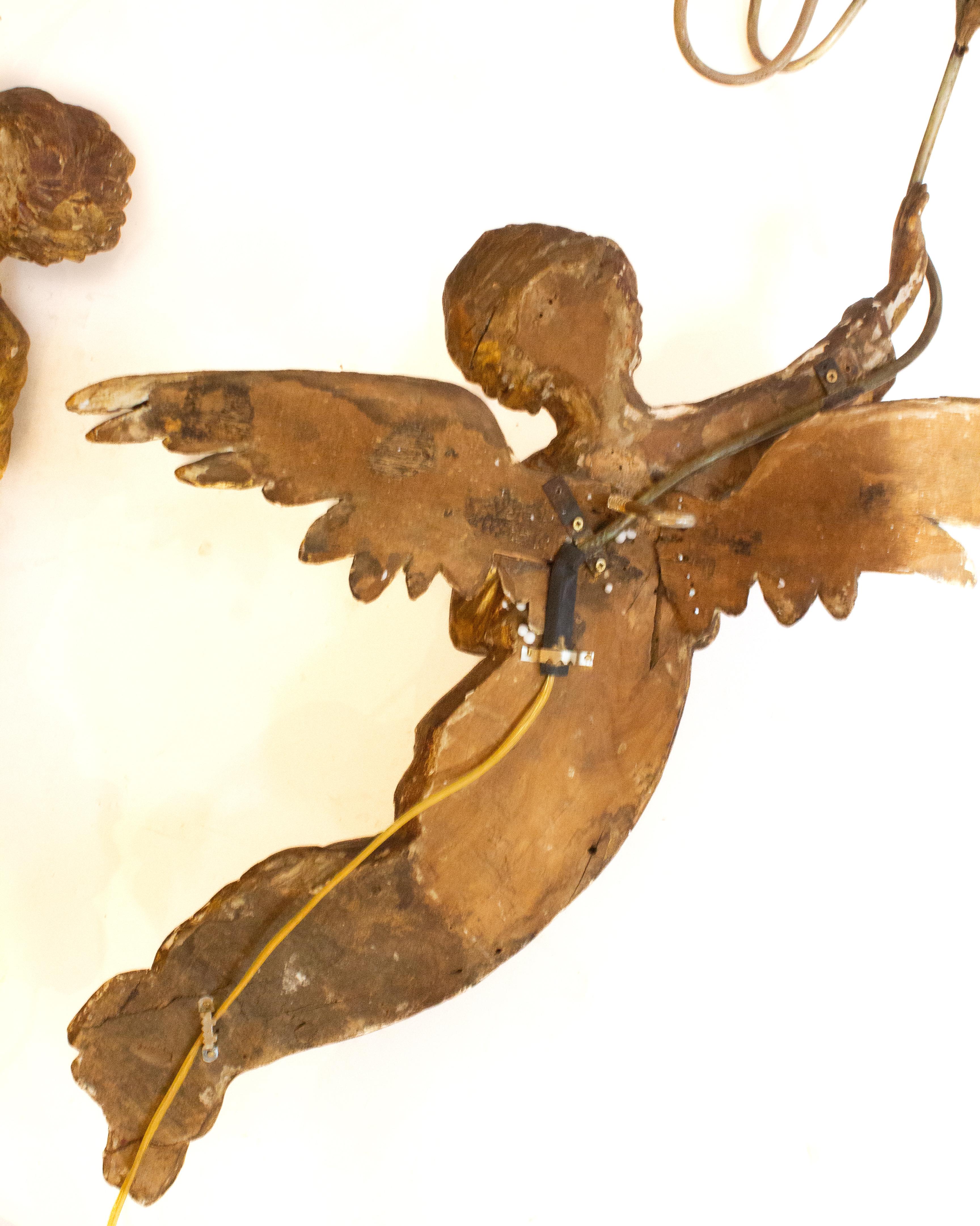 Paire d'appliques anges italiennes du XVIIIe siècle, dorées et sculptées à la main en vente 8