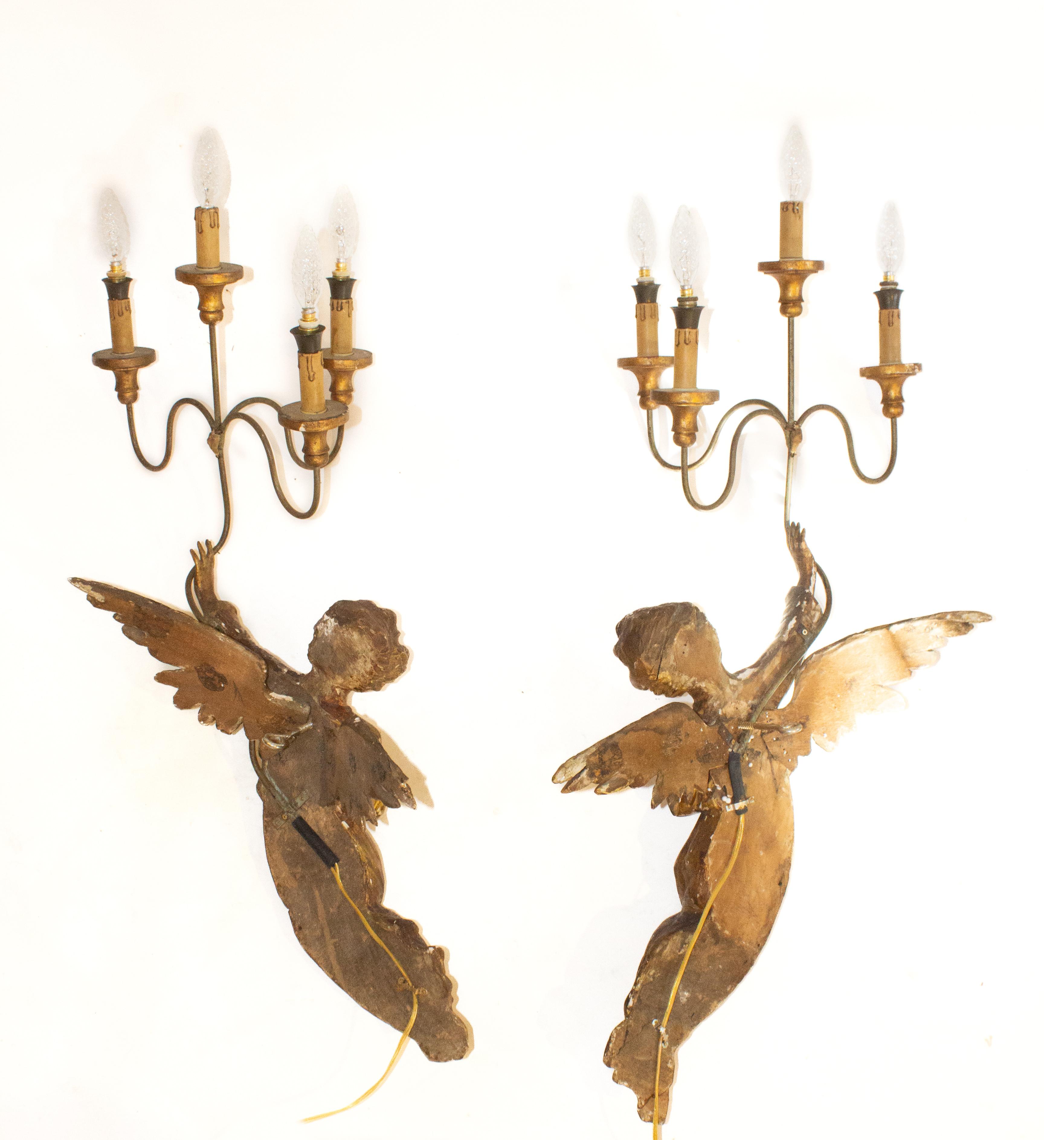Paire d'appliques anges italiennes du XVIIIe siècle, dorées et sculptées à la main en vente 10