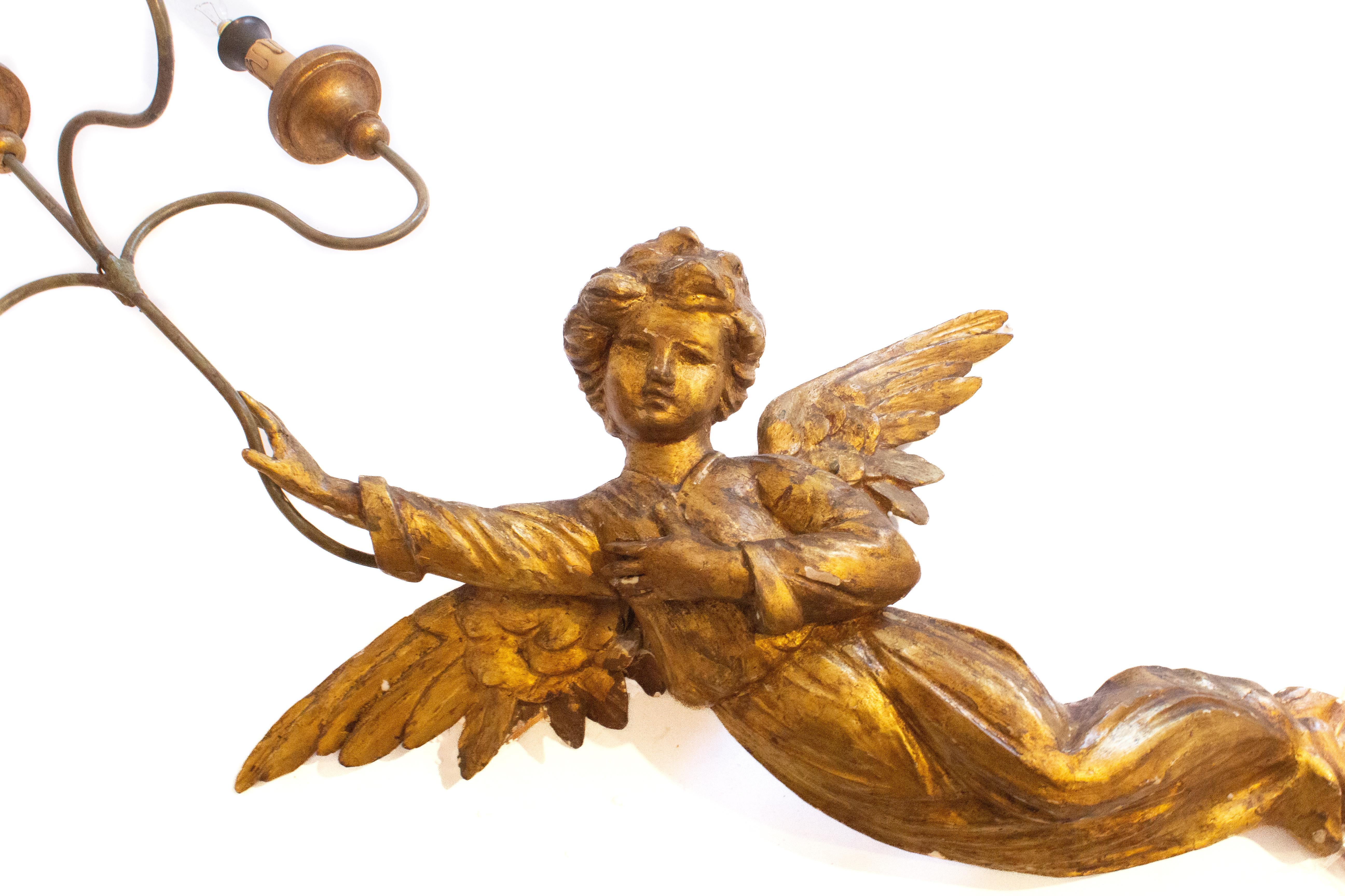 Paire d'appliques anges italiennes du XVIIIe siècle, dorées et sculptées à la main Bon état - En vente à Dublin, Dalkey