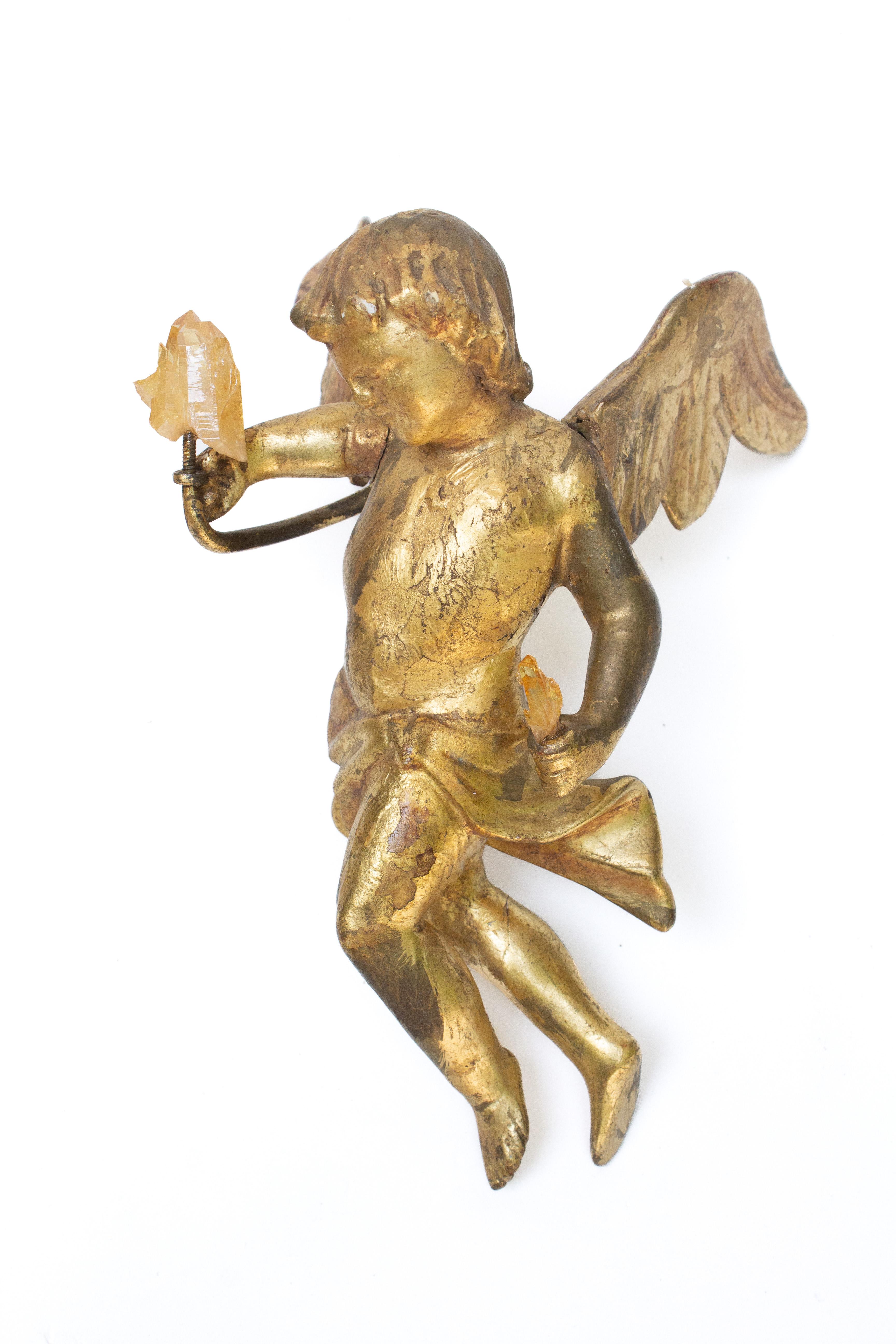 Pair of 18th Century Italian Gilded Angels with Golden Quartz Crystals  In Good Condition For Sale In Dublin, Dalkey
