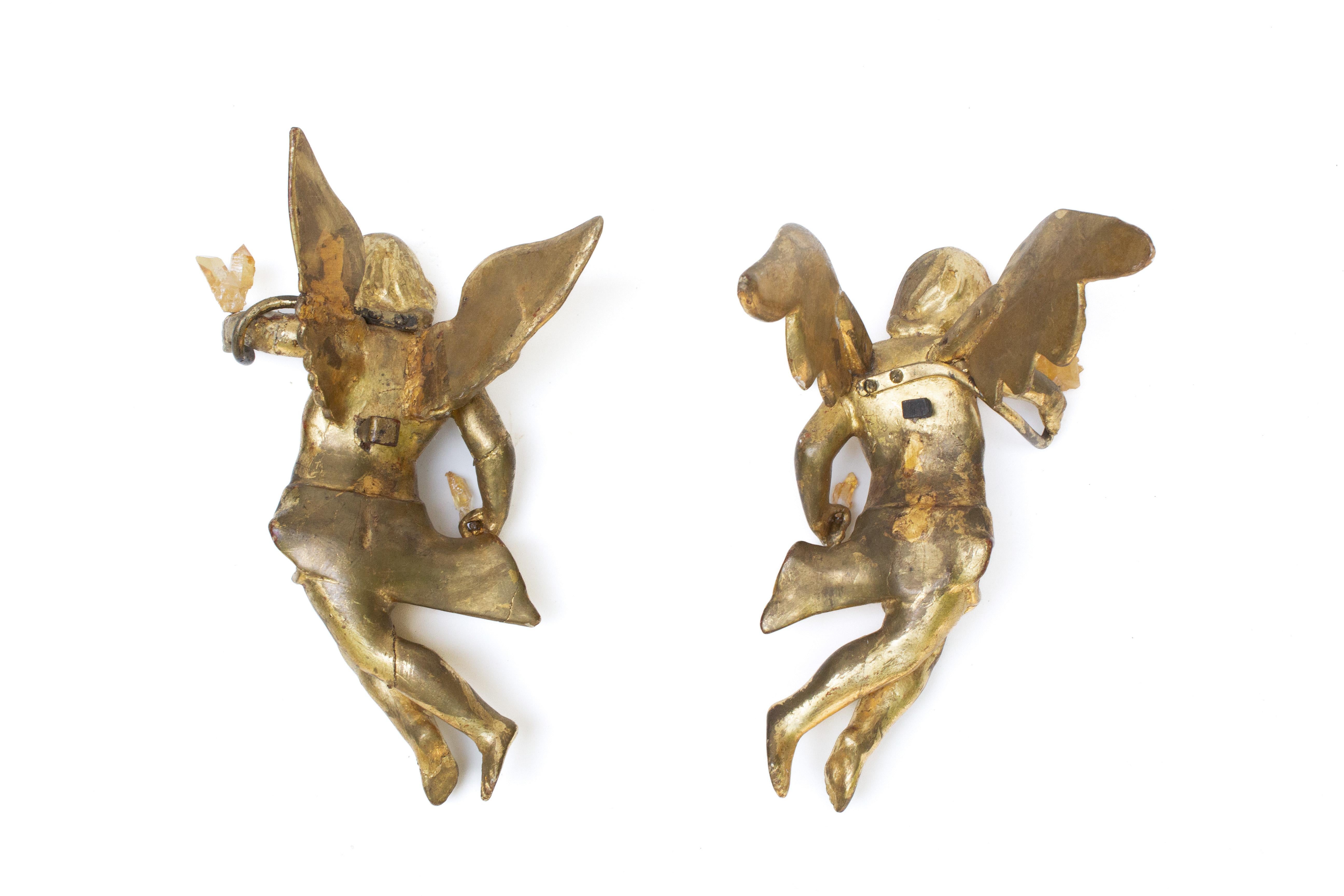 Pair of 18th Century Italian Gilded Angels with Golden Quartz Crystals  For Sale 1