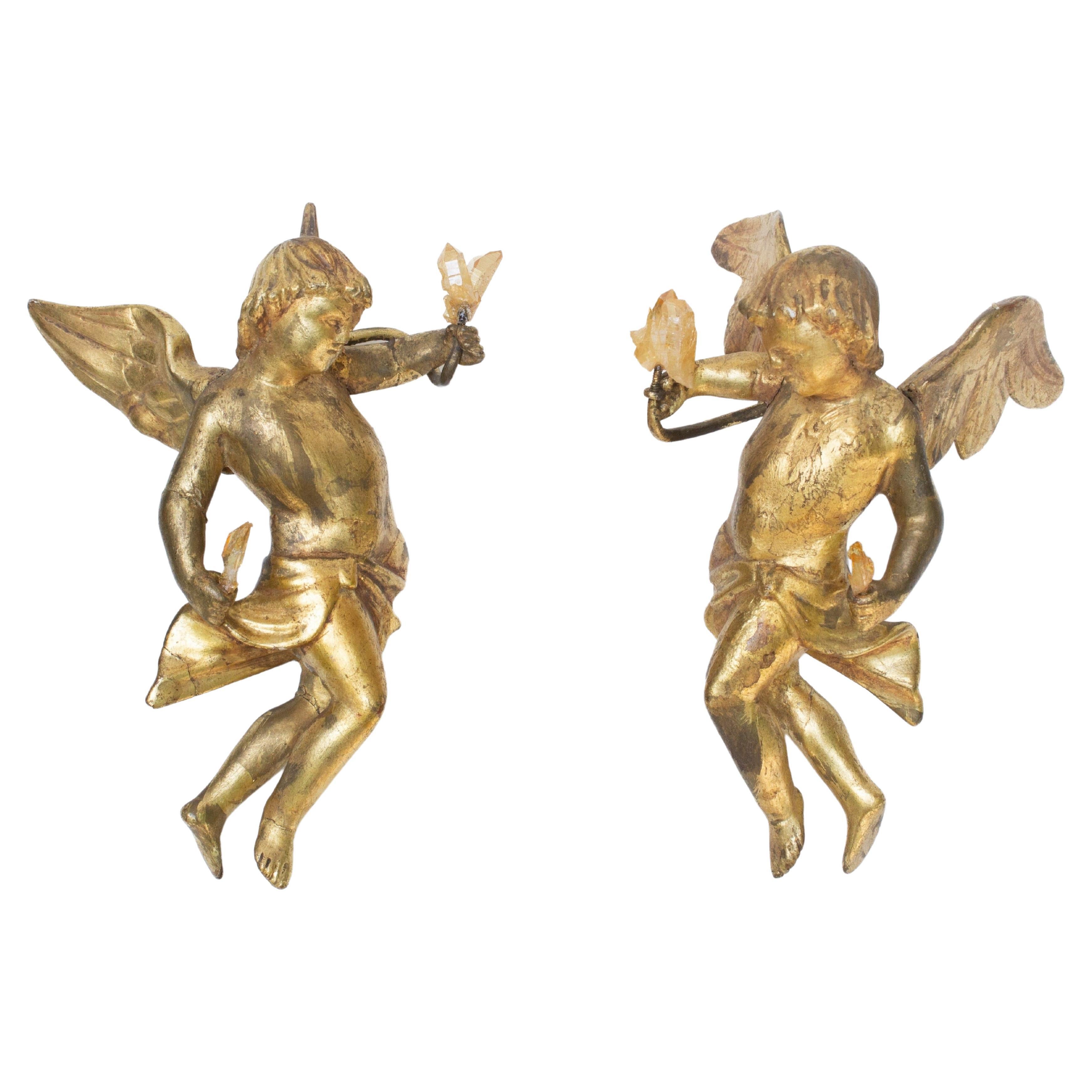 Paire d'anges dorés italiens du 18ème siècle avec cristaux de quartz doré 