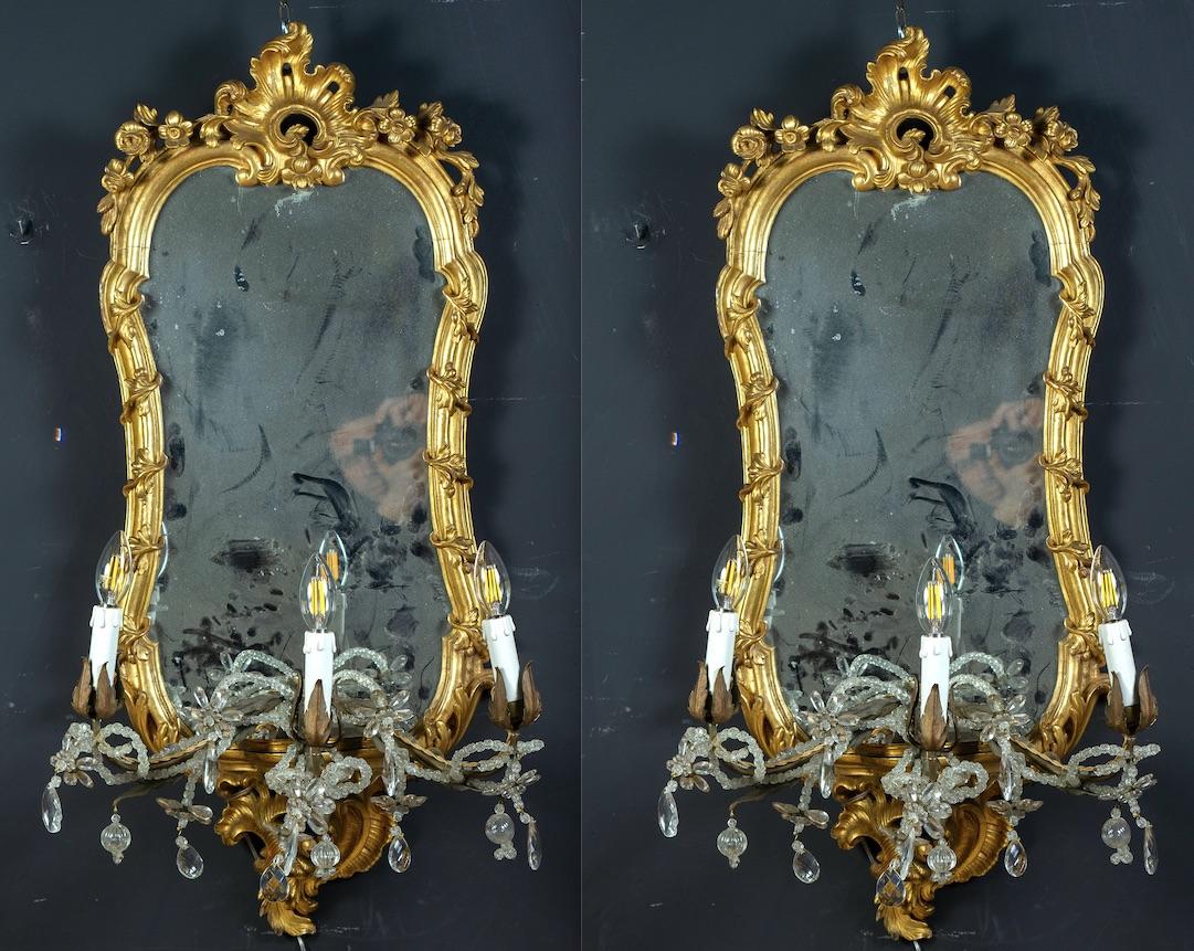 Italiano Coppia di specchi o applique in legno dorato del XVIII secolo Roma, 1750 in vendita