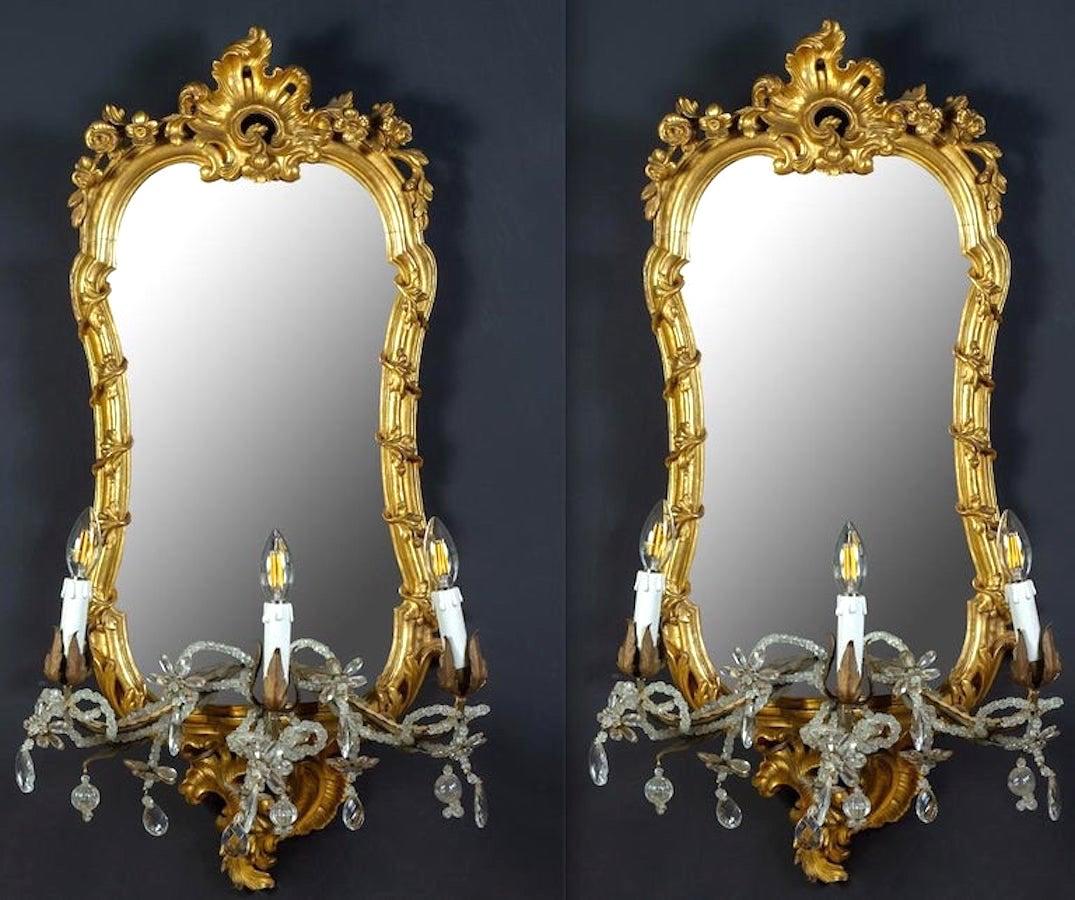 Coppia di specchi o applique in legno dorato del XVIII secolo Roma, 1750 In condizioni buone in vendita a Rome, IT