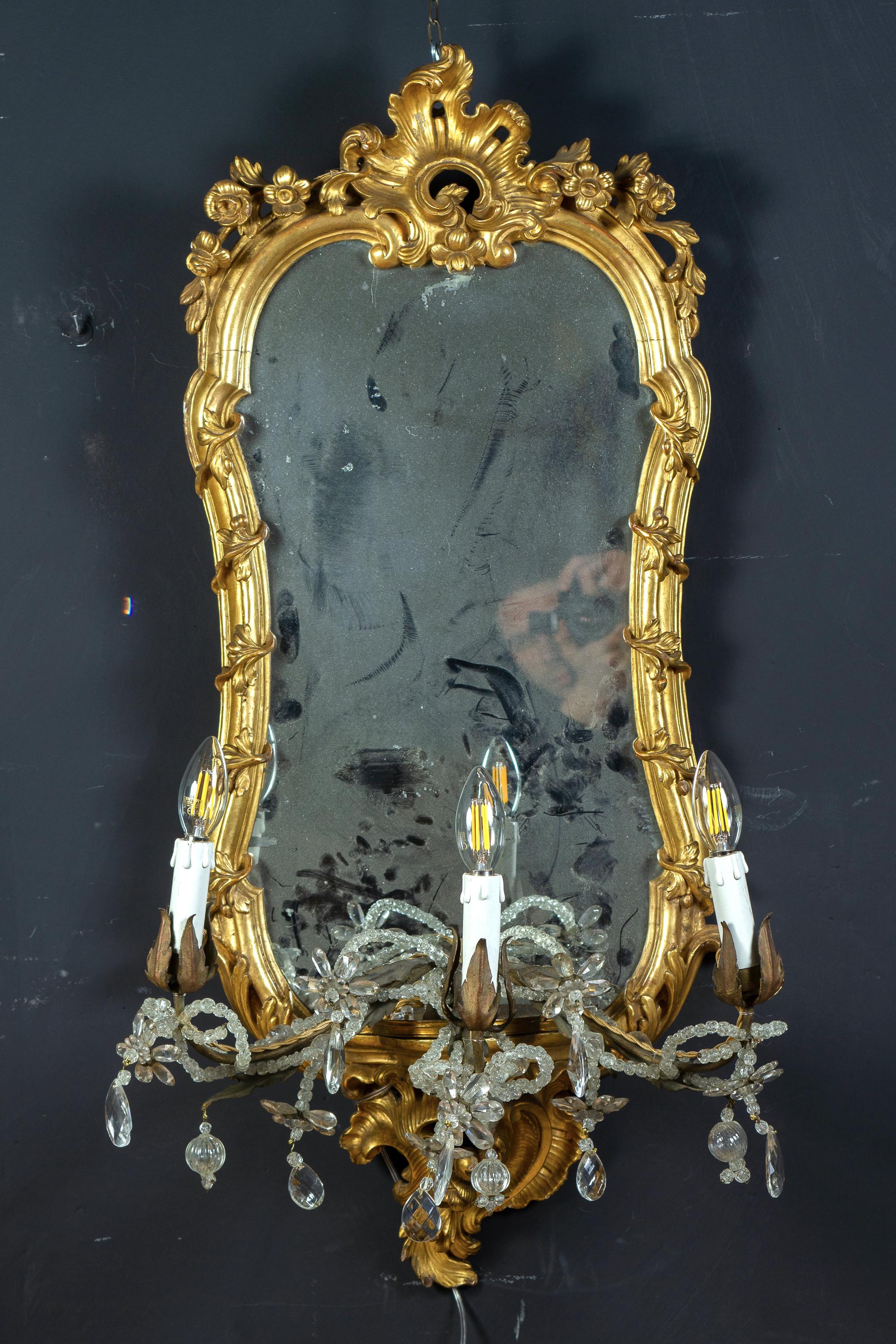 Fino al XVIII secolo Coppia di specchi o applique in legno dorato del XVIII secolo Roma, 1750 in vendita