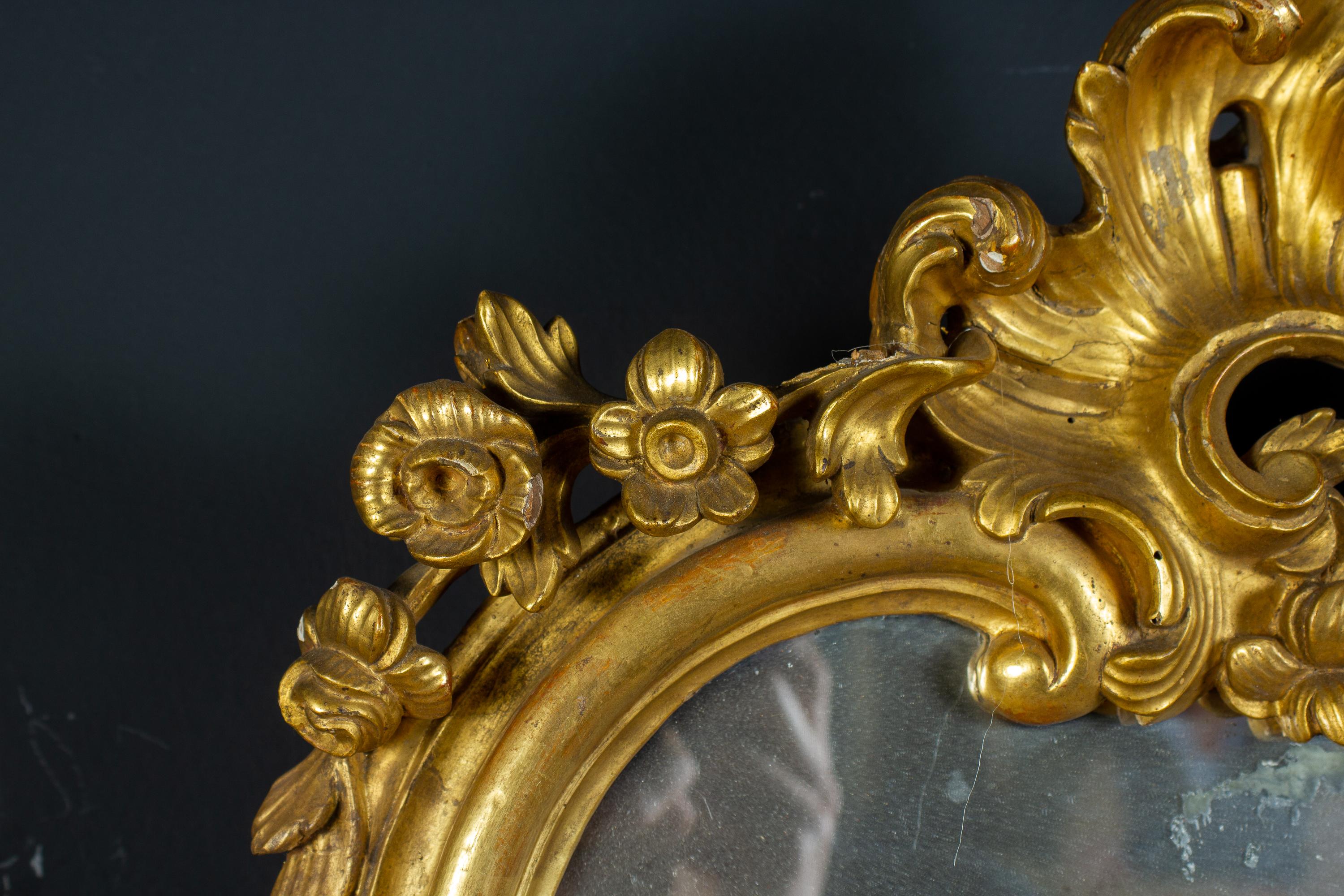 Coppia di specchi o applique in legno dorato del XVIII secolo Roma, 1750 in vendita 1
