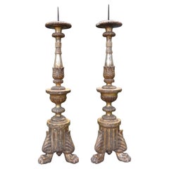 Pareja de bastones de altar o prickets italianos de madera dorada del siglo XVIII procedentes de Lucca