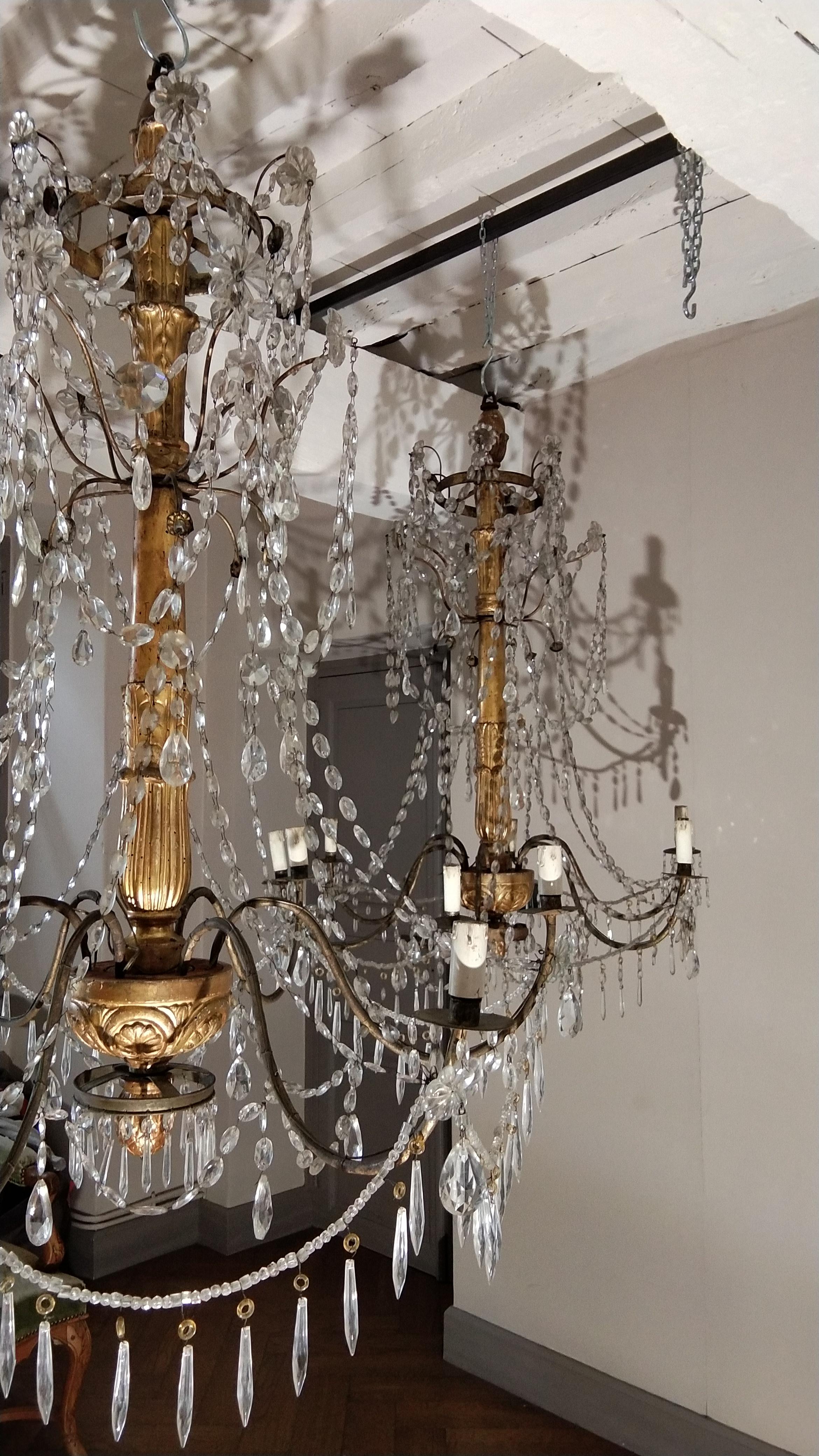 Pair of 18th Century Italian Giltwood and Beaded Crystal Chandeliers For Sale 5