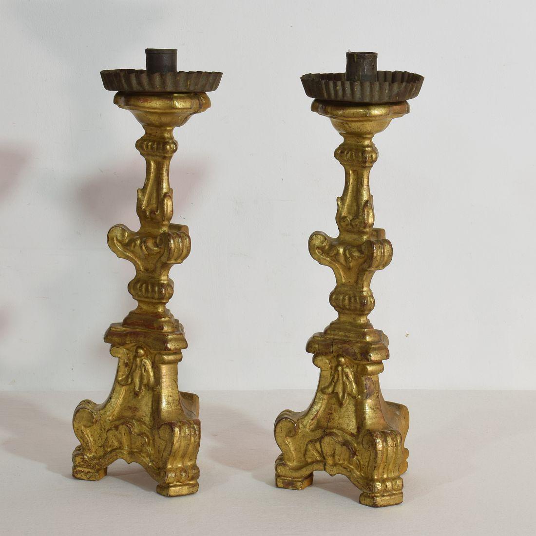 Pair of 18th Century Italian Giltwood Baroque Candlesticks or Candleholders In Good Condition In Buisson, FR