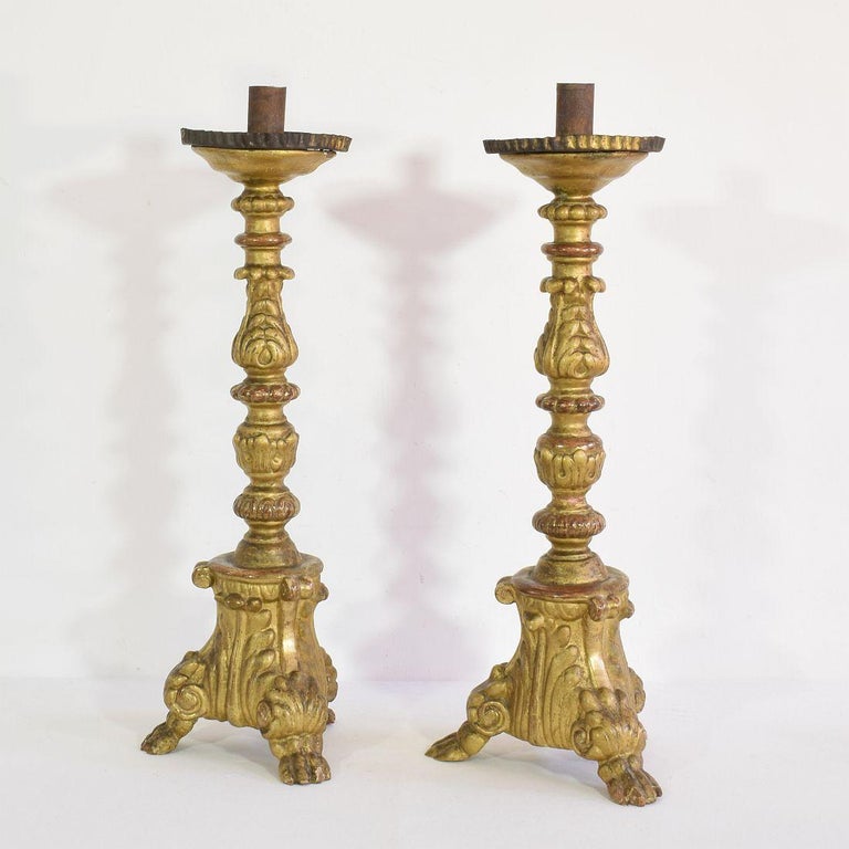 Hand-Carved Pair of 18th Century Italian Giltwood Baroque Candlesticks or Candleholders For Sale