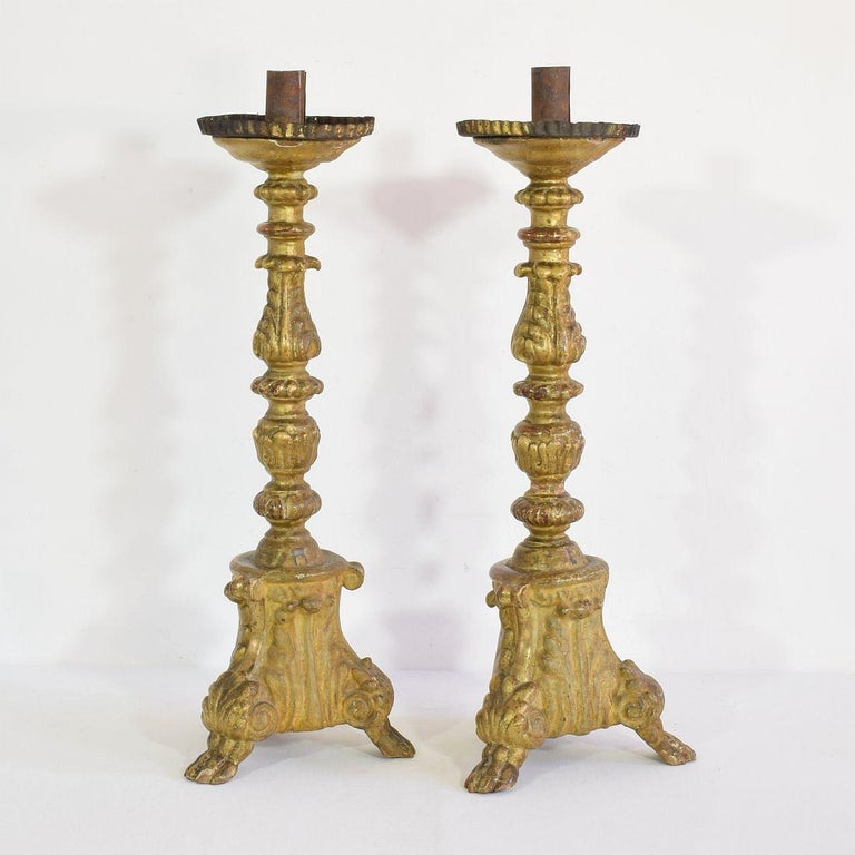 Pair of 18th Century Italian Giltwood Baroque Candlesticks or Candleholders For Sale 1
