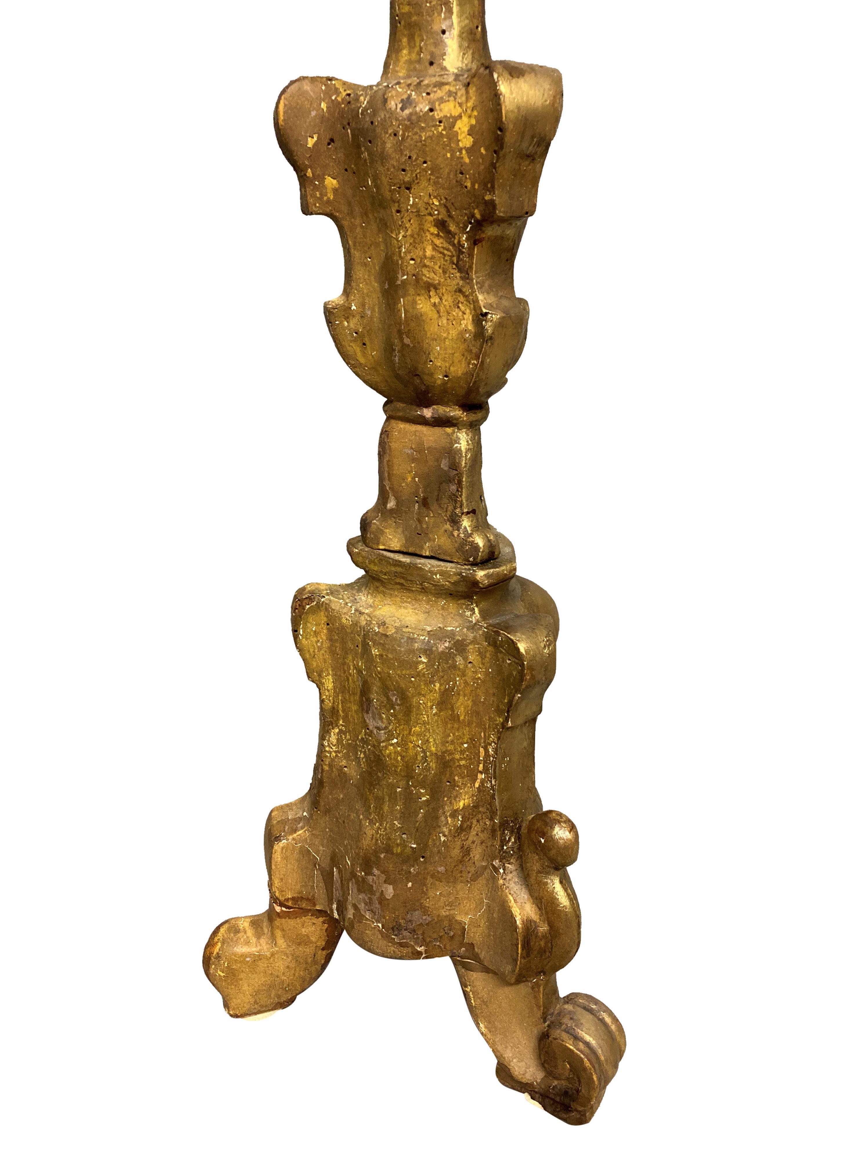 Paire de lampes italiennes en bois doré du 18e siècle Bon état - En vente à Kent, Dover
