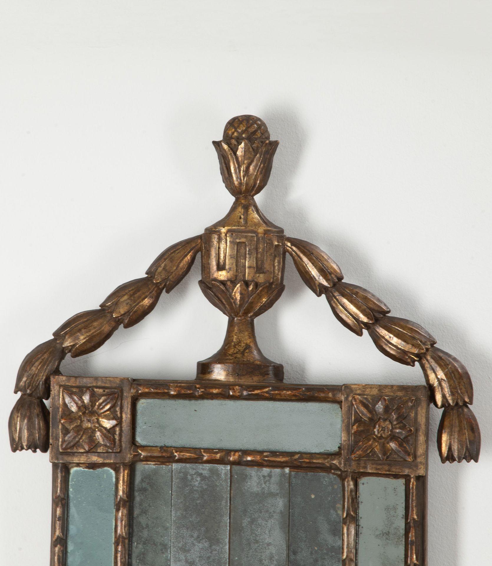 Specchio Coppia di specchi o sconsole in legno dorato italiano del XVIII secolo in vendita