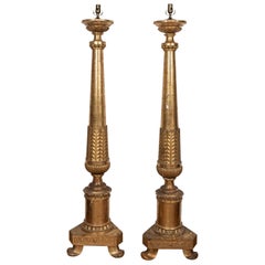 Coppia di torciere in legno dorato italiano del XVIII secolo