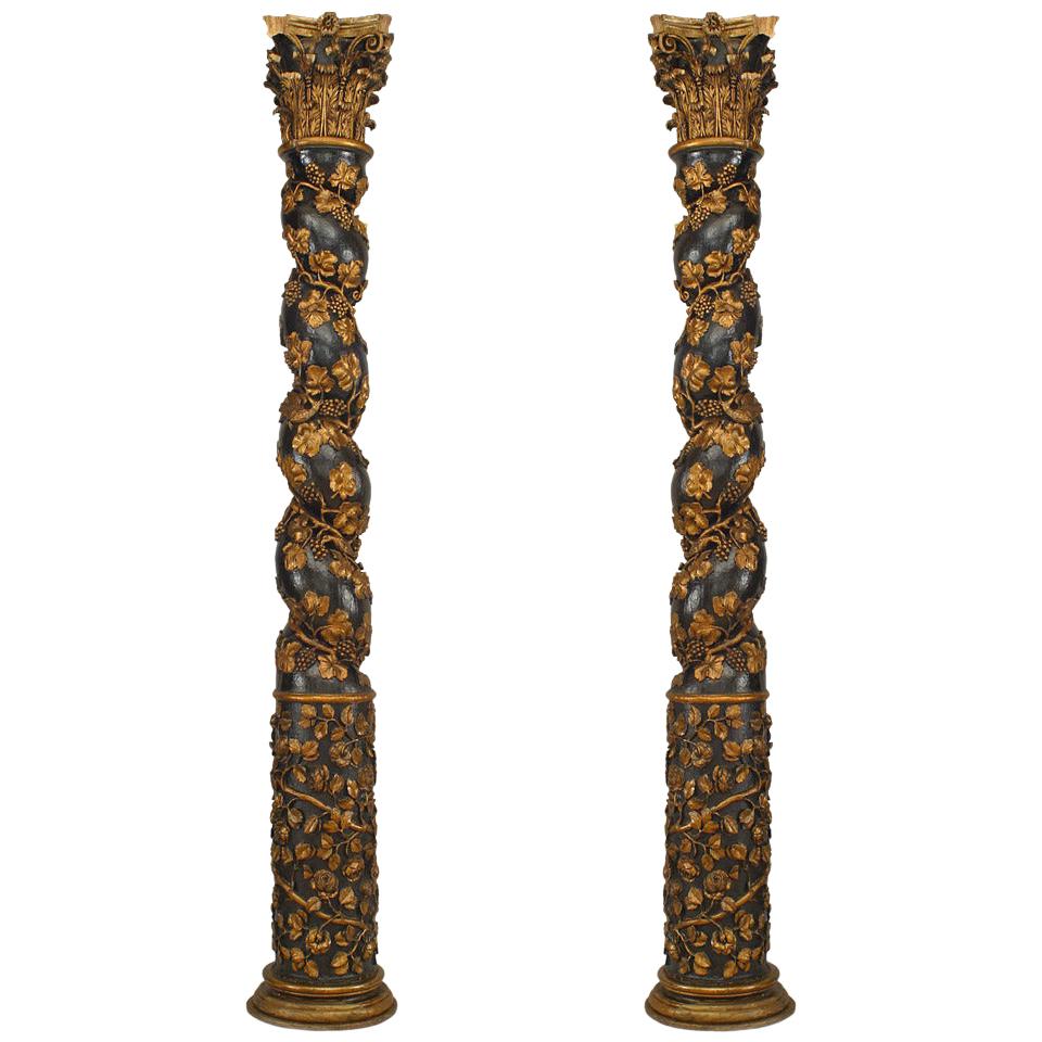 Paar italienische Rokoko-Säulen mit Schnitzereien, bemalt