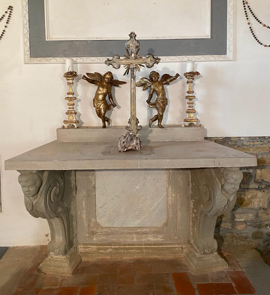 Pair of 18th century Italian angels.

This pair was originally from a historic church or palazzo in Tuscany and were once used as part of a decorative angelic depiction. They have the original hooks in the back and they are handmade and forged.

In