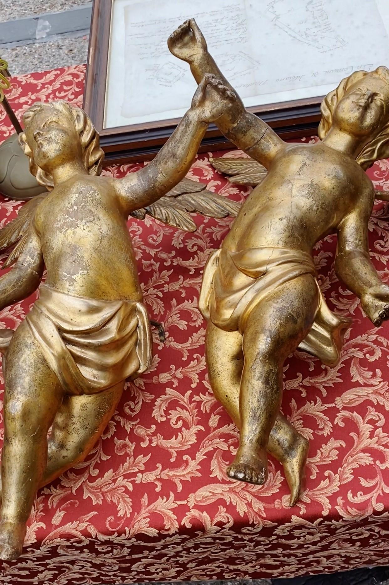 Hand-Carved Pair of 18th Century Italian Gold Leaf Angels