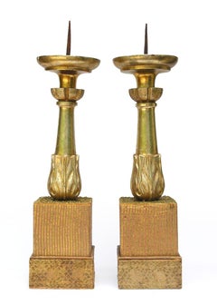 Paar italienische Blattgold-Kerzenständer aus dem 18. Jahrhundert, geschmückt mit antiken Textilien