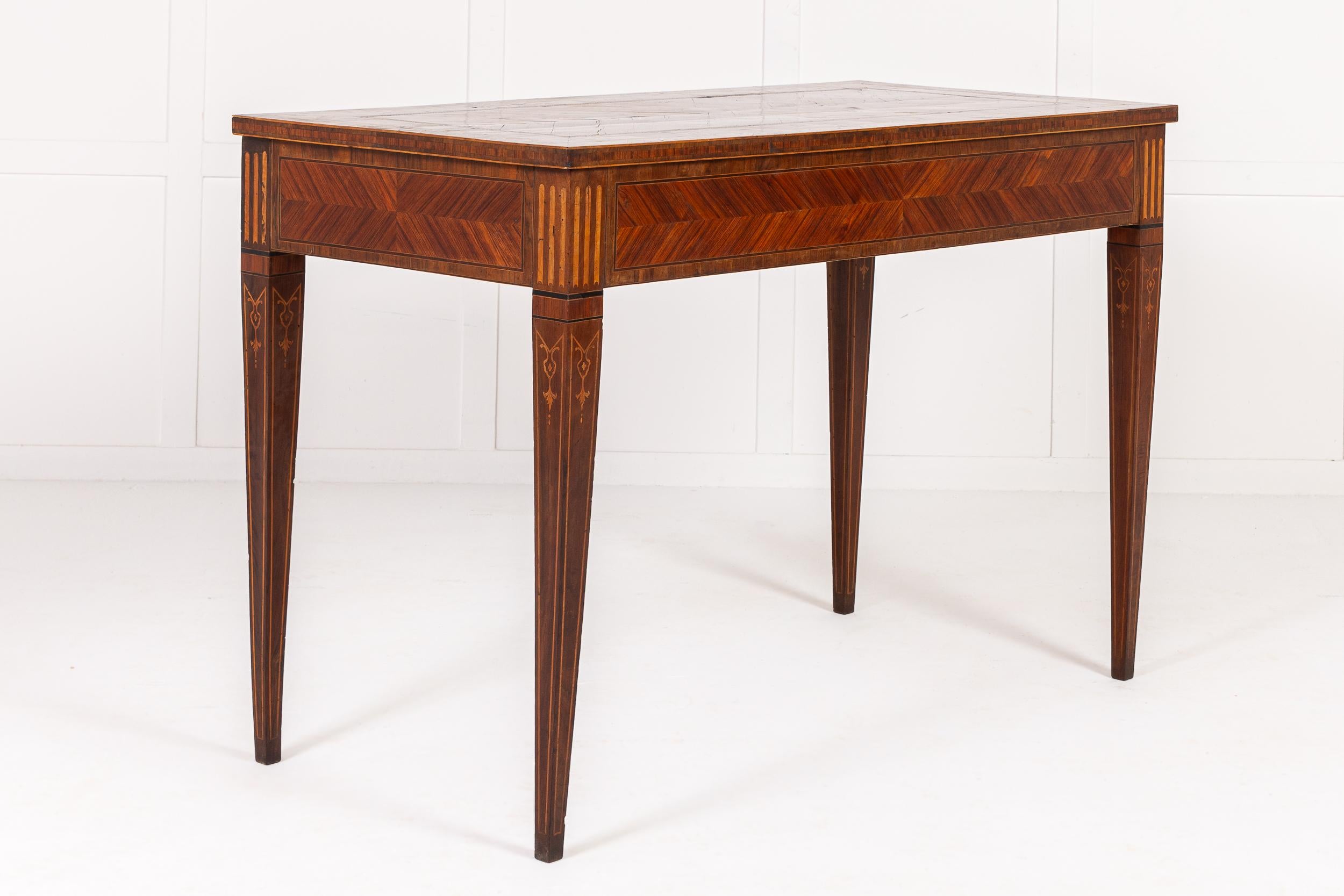 Pair of 18th Century Italian Kingwood and Walnut Console Tables For Sale 4
