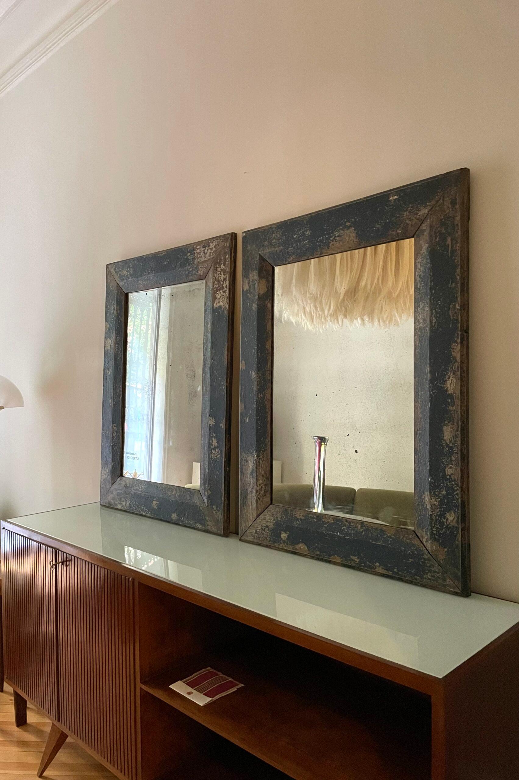Paire de miroirs italiens, polychromes avec patine d'origine, 18e siècle.

