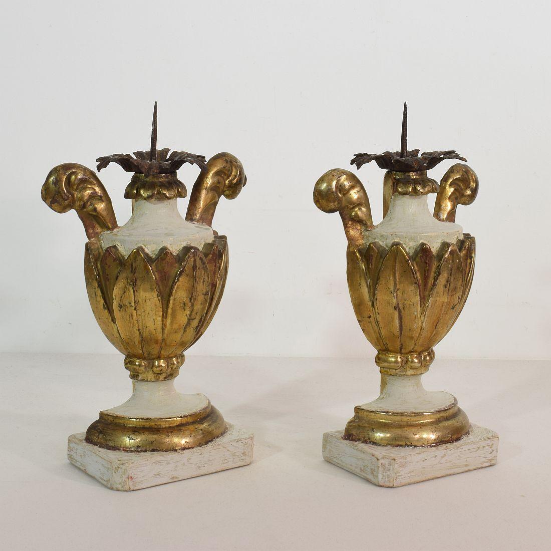 Pair of 18th Century Italian Neoclassical Altar Candleholders In Good Condition In Buisson, FR