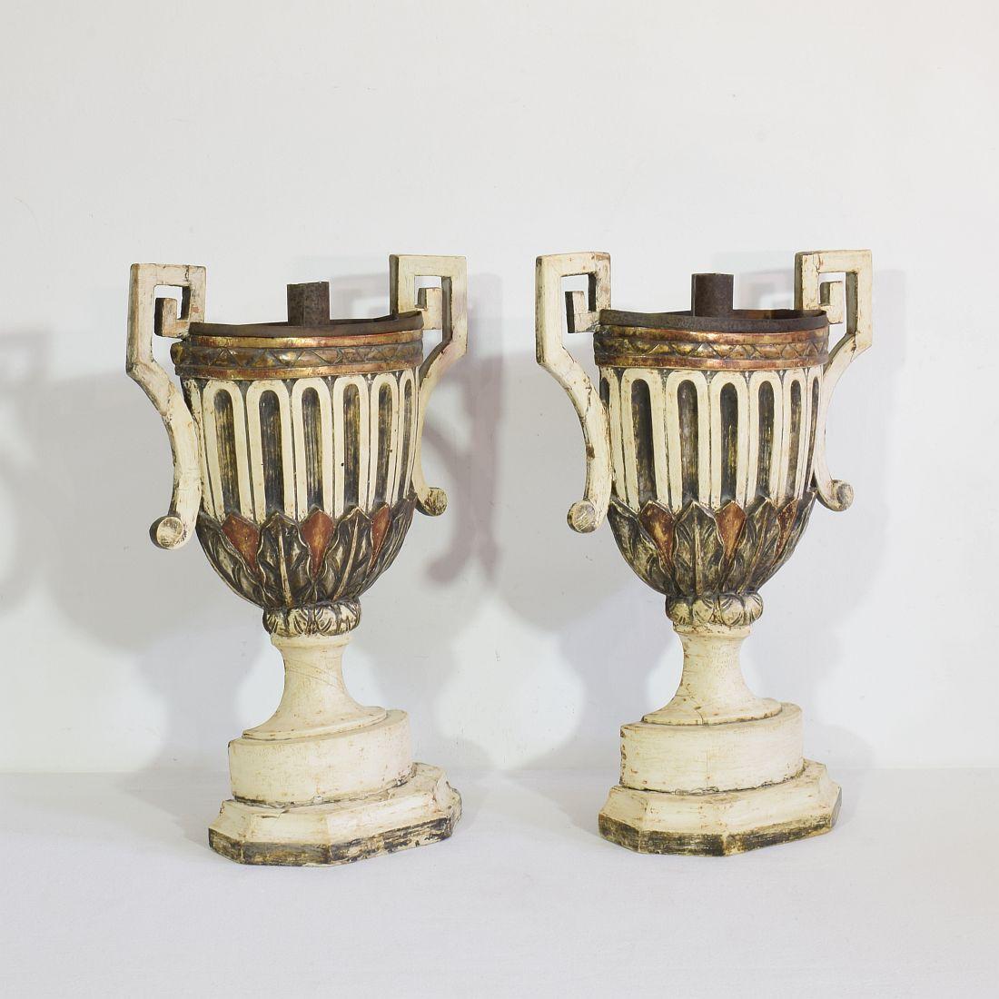 Pair of 18th Century Italian Neoclassical Altar Candleholders In Good Condition For Sale In Buisson, FR