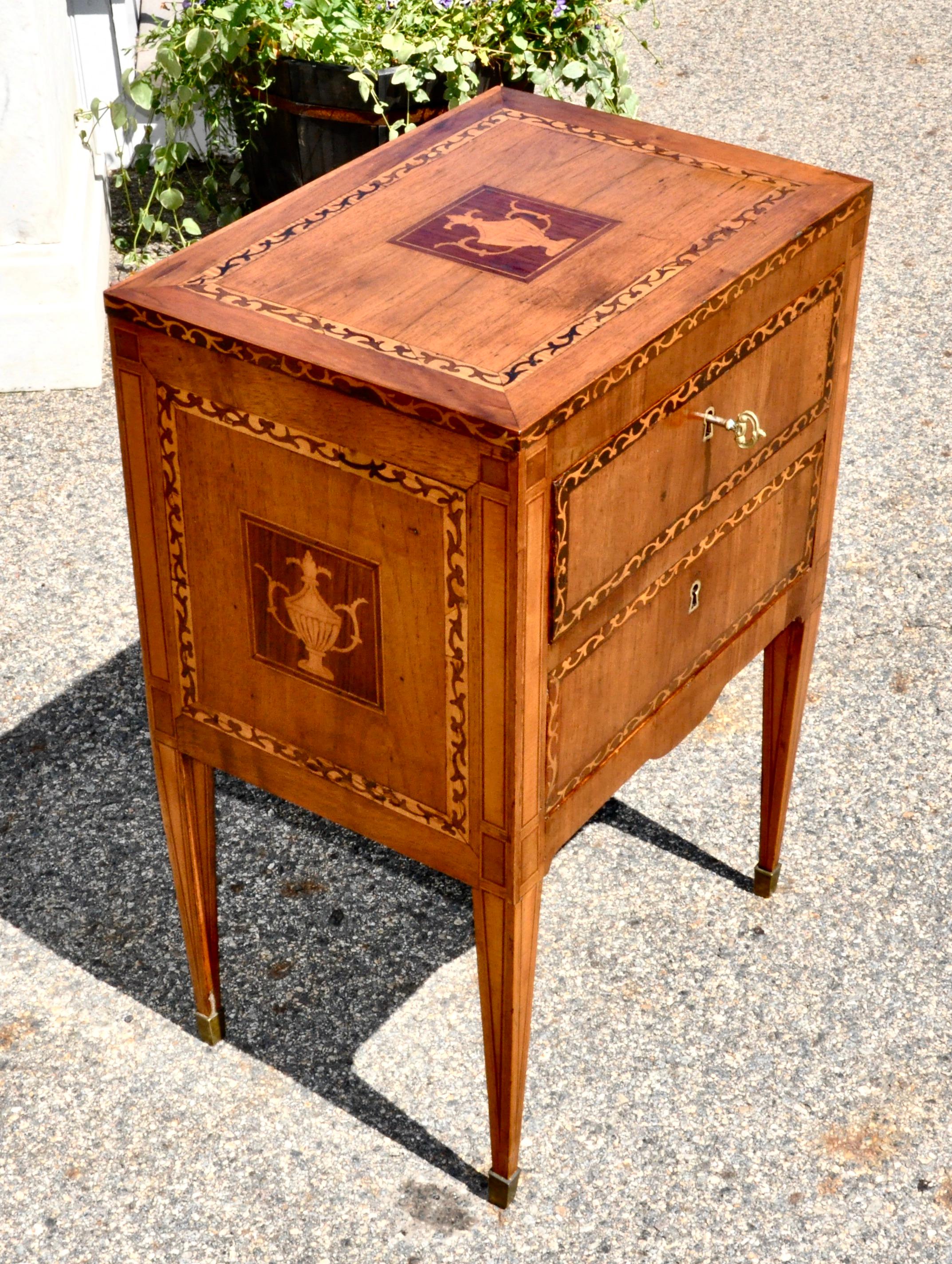 Pair of Northern Italian fruitwood commodes or commodino in marquetry inlay.

Wonderful smaller size suitable as nightstands or end tables. Neoclassical urn inlay and running dog motif.