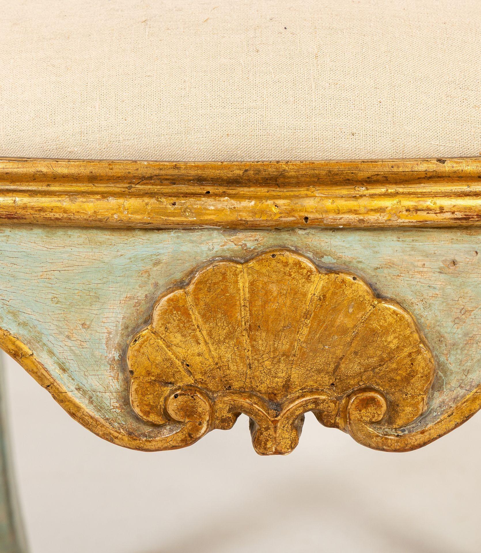 Paire de chaises italiennes peintes du 18e siècle en vente 4
