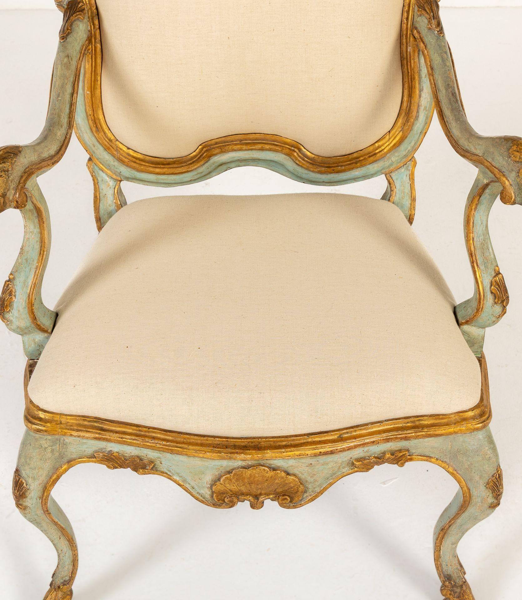 Paire de chaises italiennes peintes du 18e siècle en vente 1