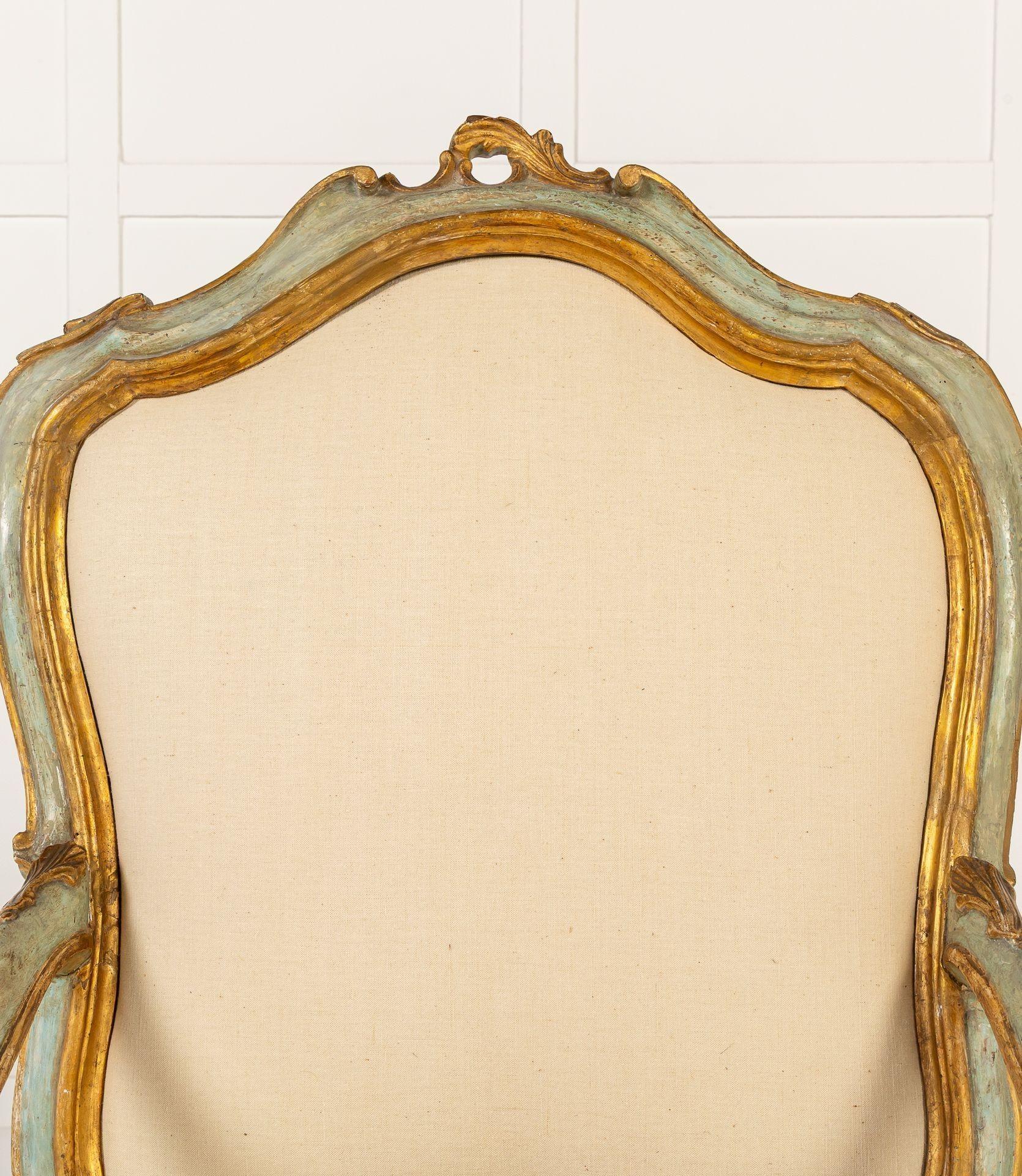 Paire de chaises italiennes peintes du 18e siècle en vente 2