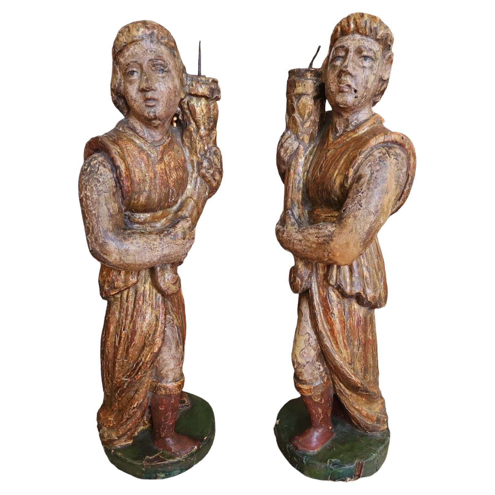 Paire de figurines de bougies polychromes italiennes du 18ème siècle en vente