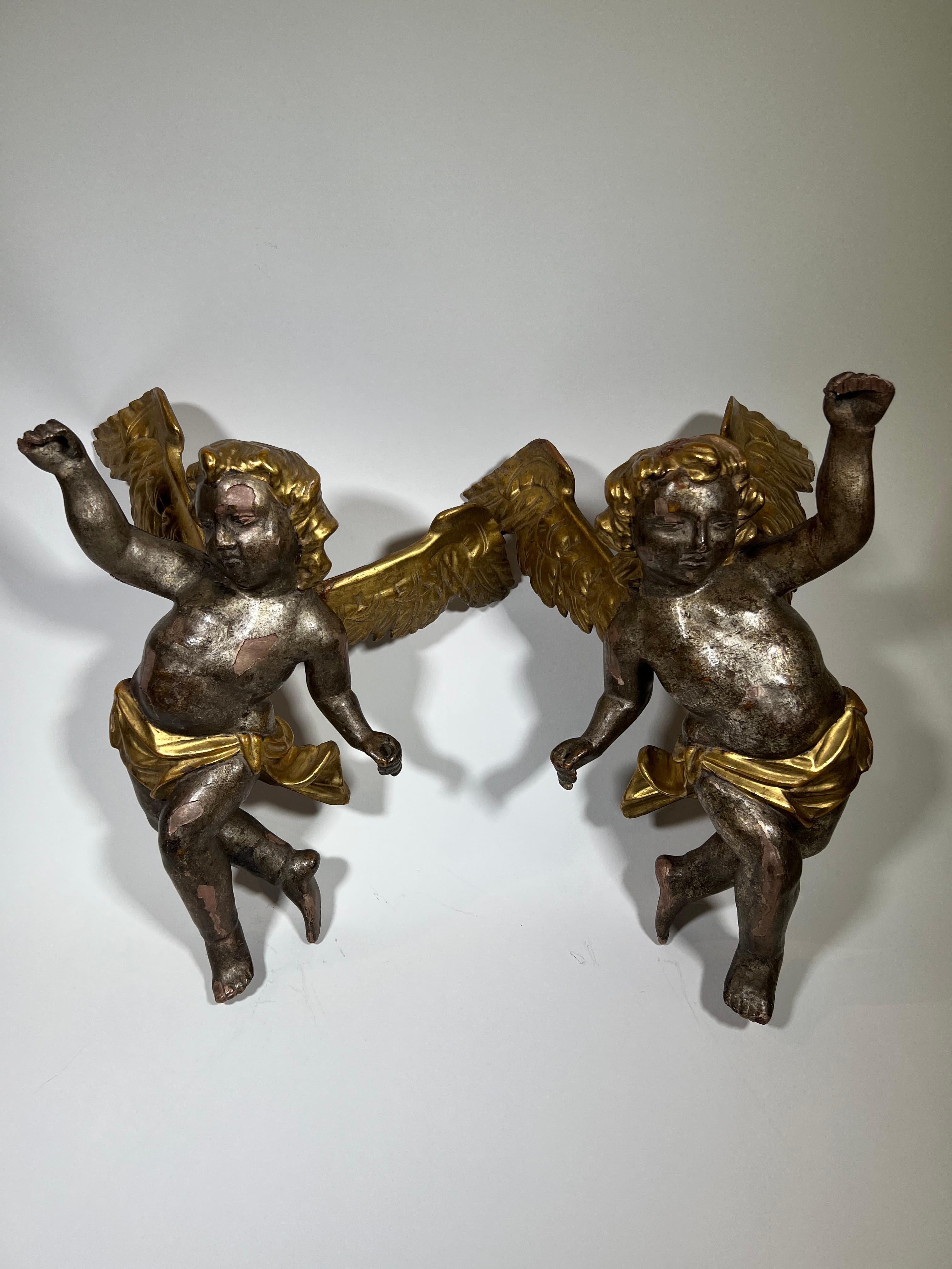 Paire de Puttini italiennes du 18ème siècle en bois doré Bon état - En vente à Atlanta, GA