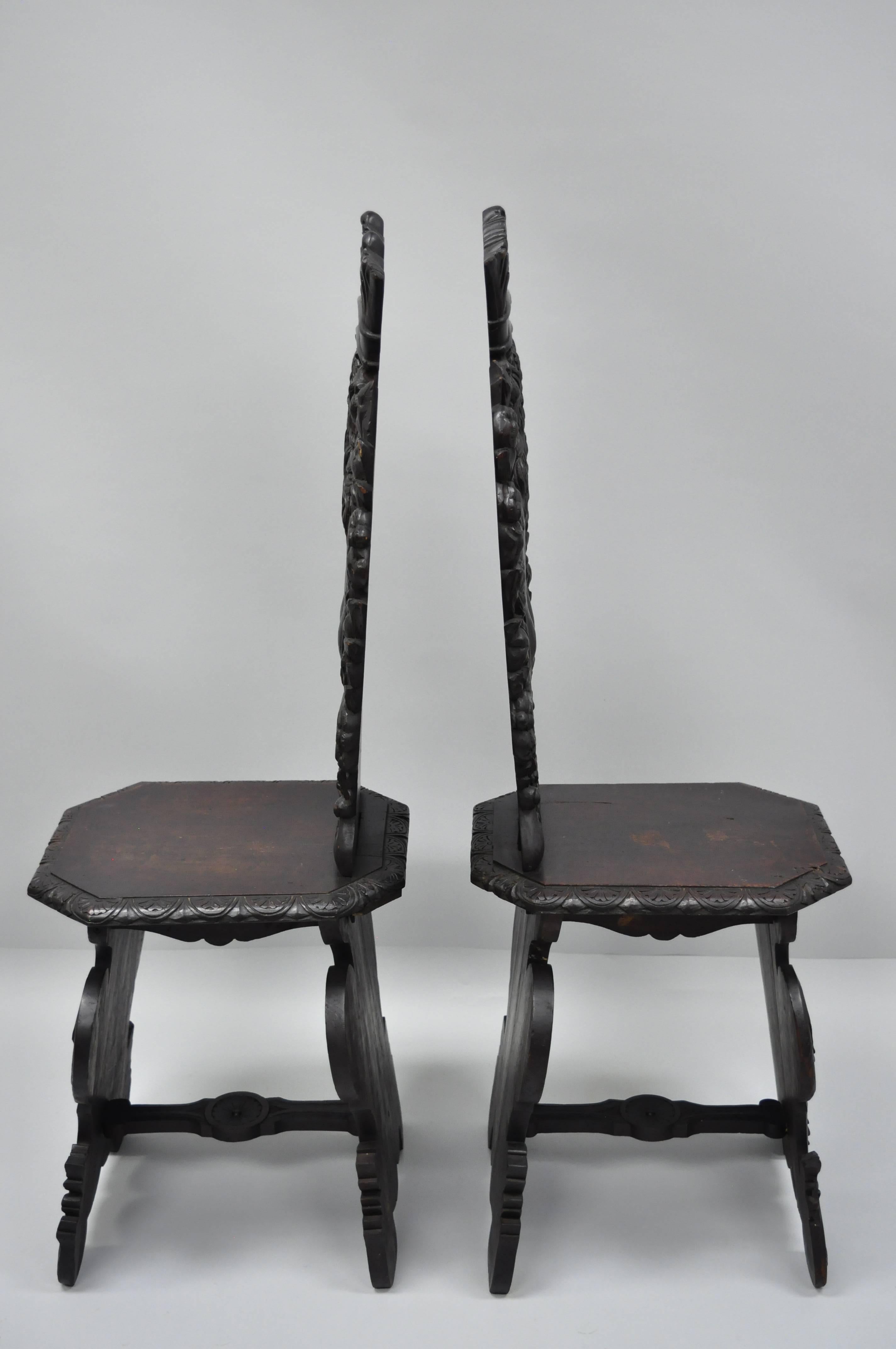 Pair of 18th Century Italian Renaissance Lion Carved Walnut Sgabello Hall Chairs For Sale 5