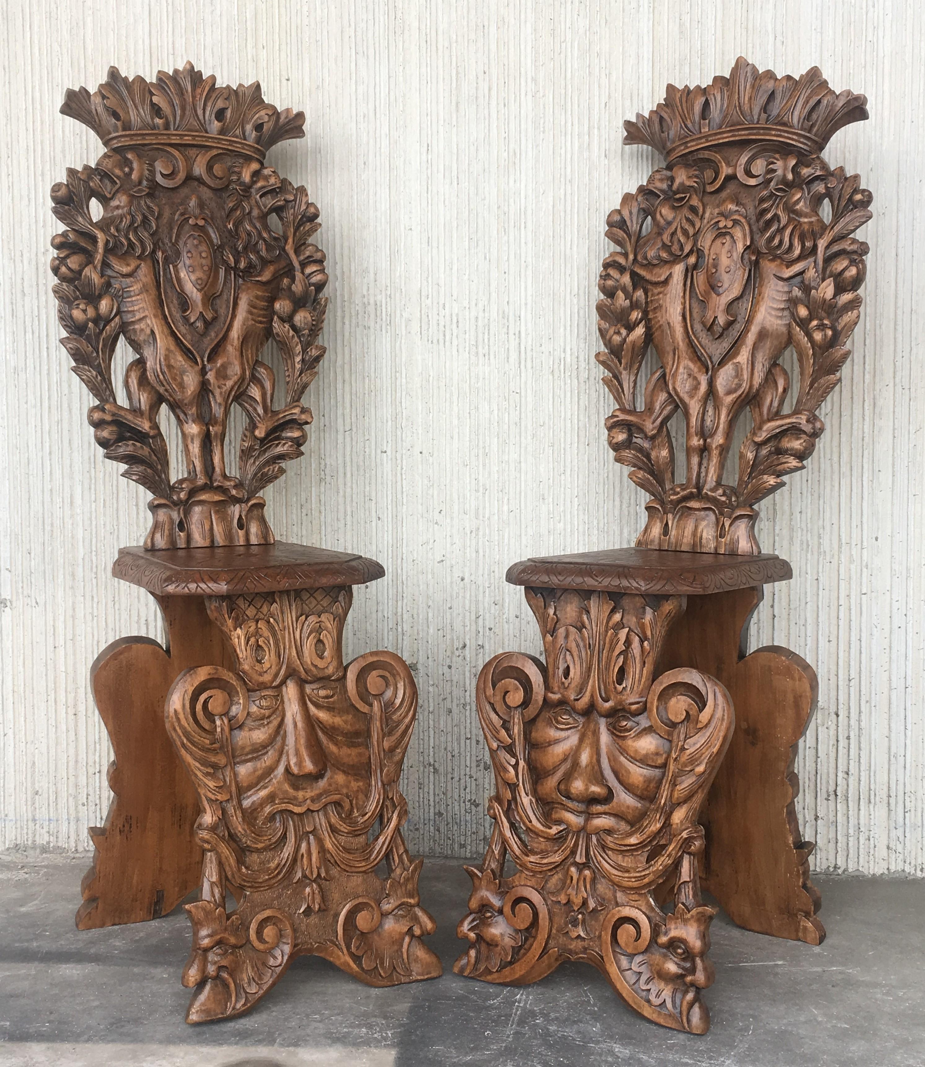 Pair of 18th Century Italian Renaissance Lion Carved Walnut Sgabello Hall Chairs In Excellent Condition For Sale In Miami, FL