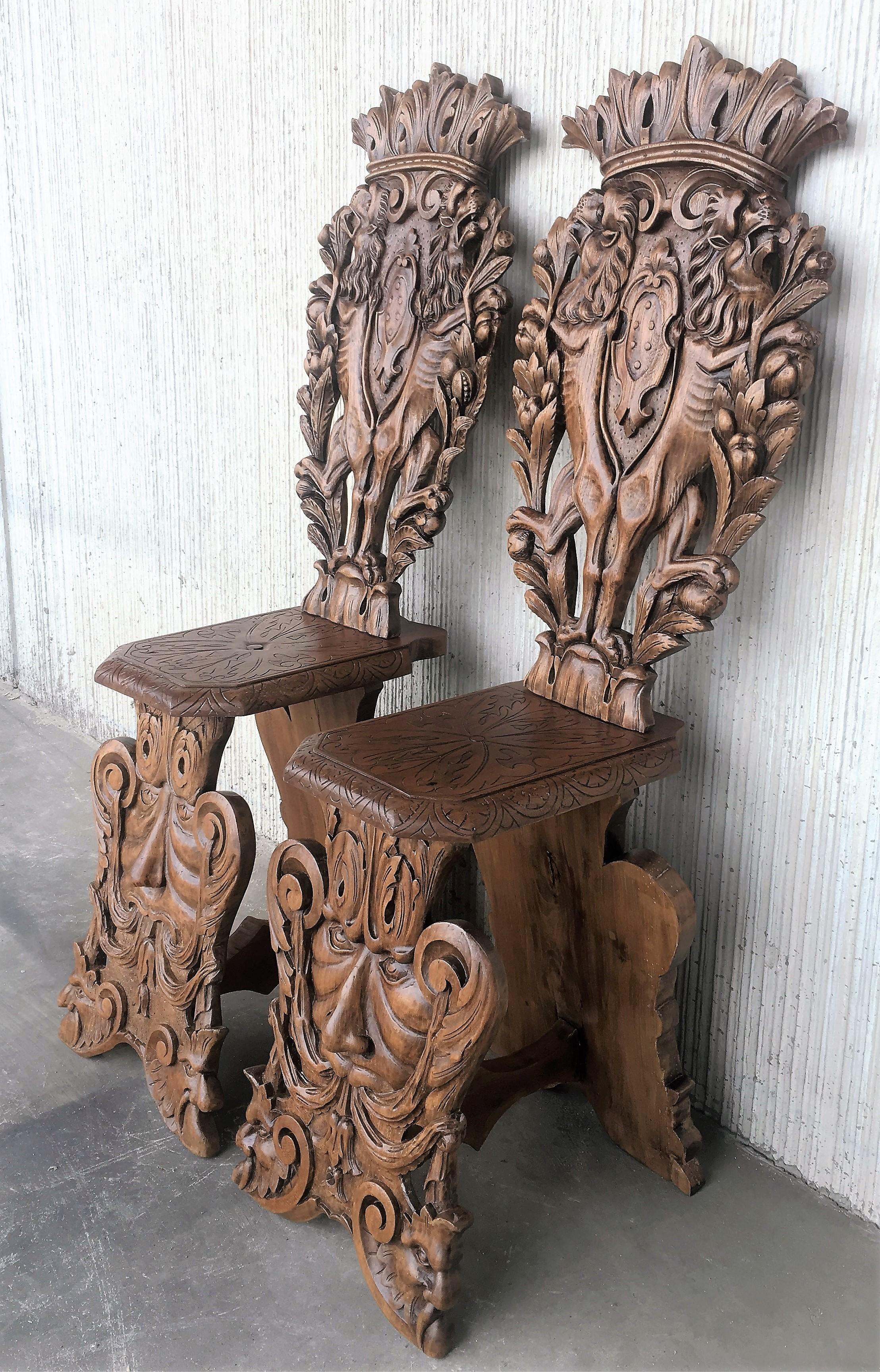 Pair of 18th Century Italian Renaissance Lion Carved Walnut Sgabello Hall Chairs For Sale 1