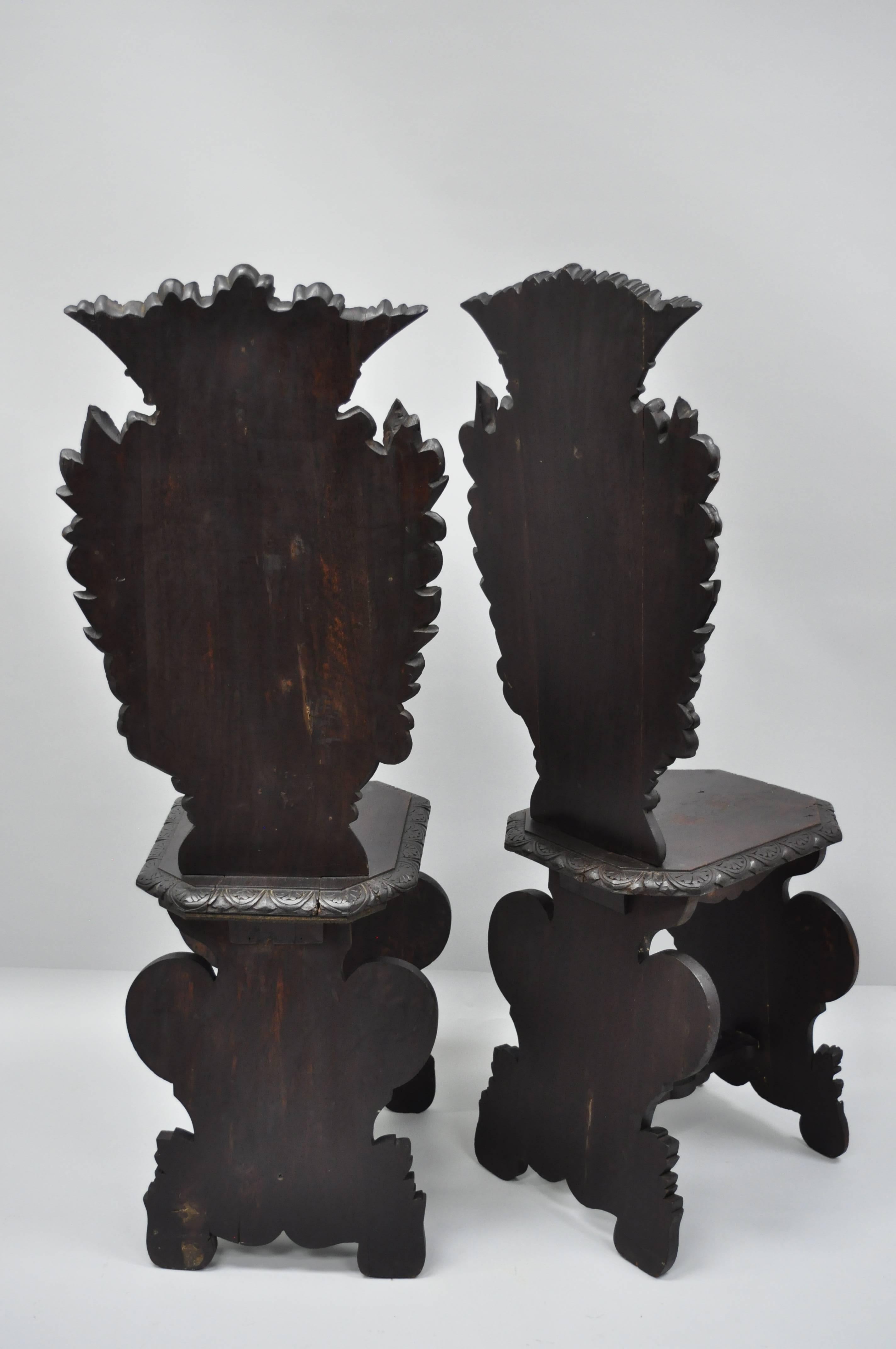 Pair of 18th Century Italian Renaissance Lion Carved Walnut Sgabello Hall Chairs For Sale 3