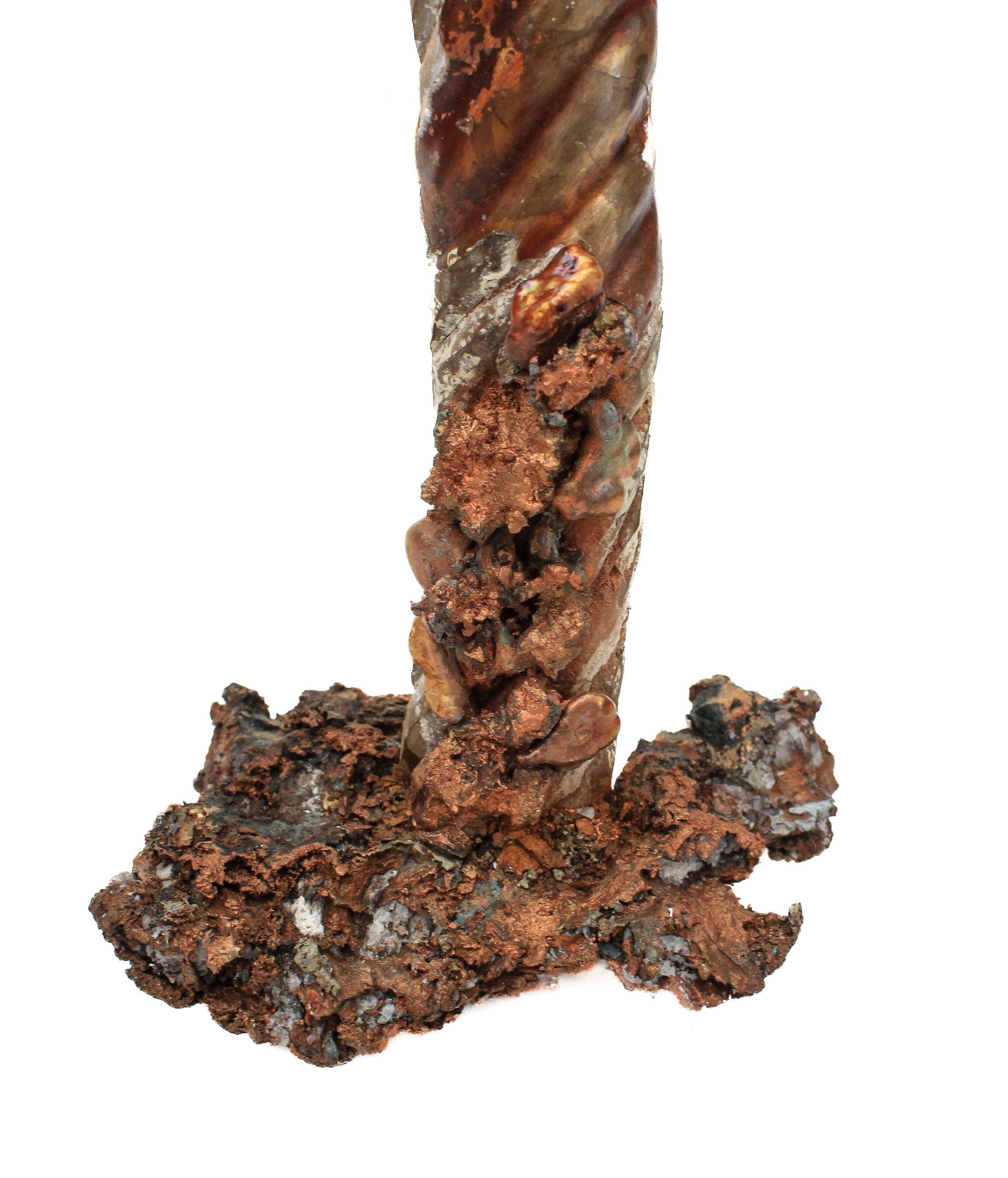 Pareja de candeleros italianos del siglo XVIII con voluta de cobre y perlas barrocas siglo XVIII y antes en venta