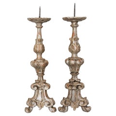 Pareja de candelabros italianos del siglo XVIII de madera dorada y plata