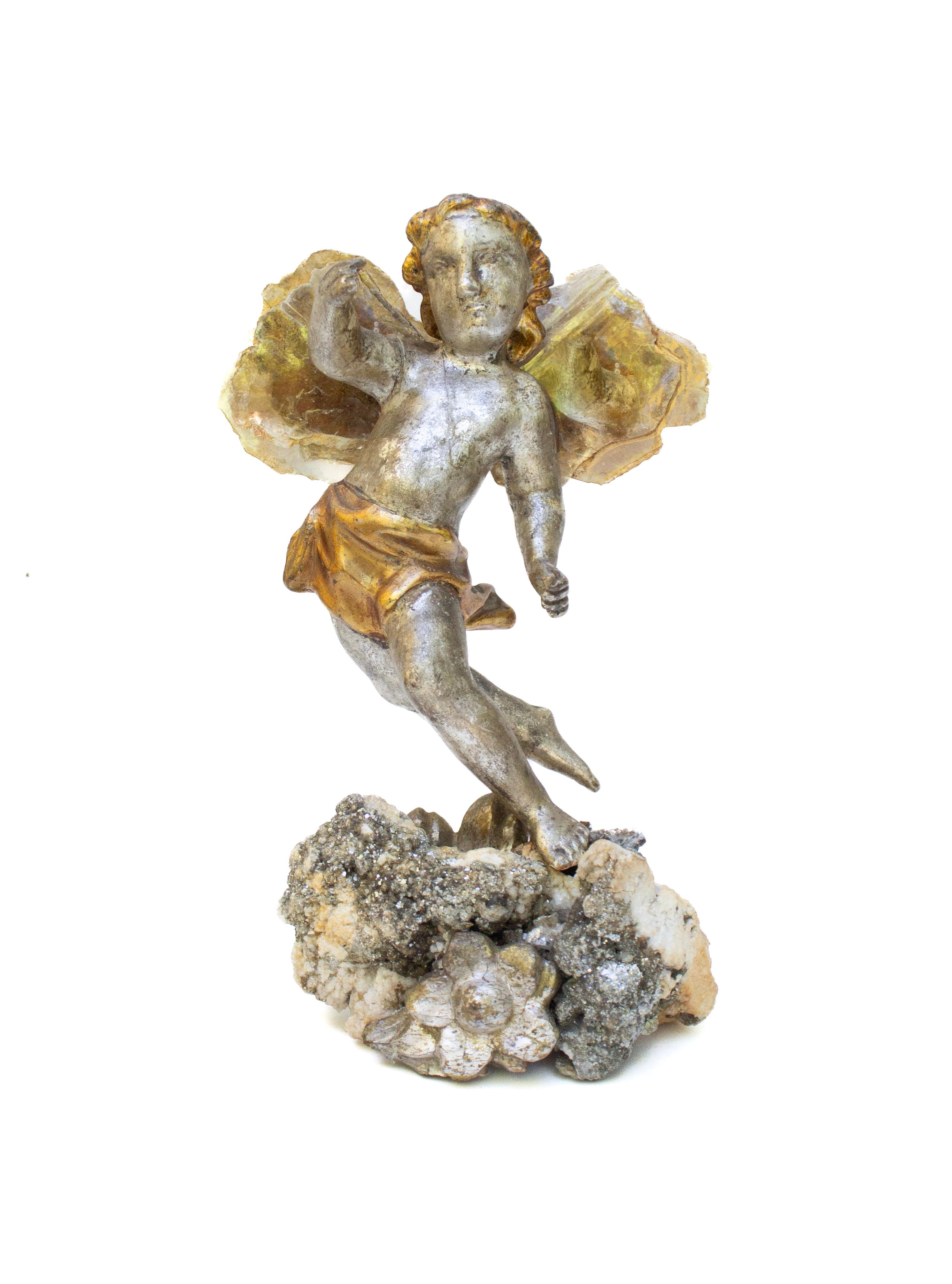 Italiano Coppia di angeli in foglia d'argento del XVIII secolo con ali in mica e basi in mica in vendita
